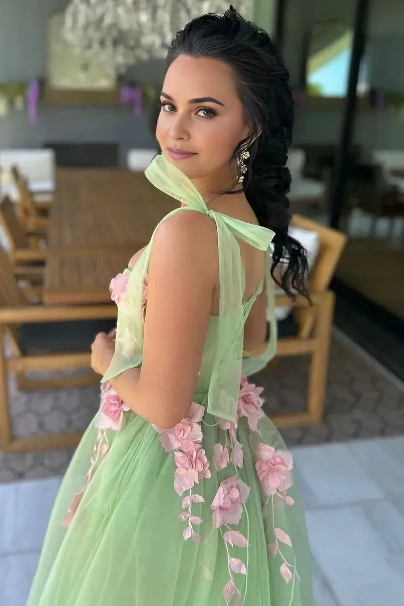 Charming A-Line Spaghetti-Strap Sleeveless Corset Floral Applique Tulle Floor-Length Prom Dress