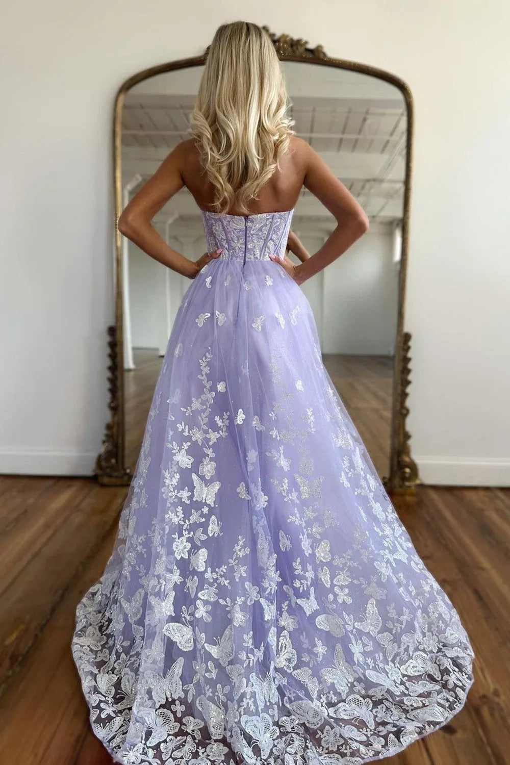 Charming Lilac A-Line V-Neck Sleeveless Tulle Back Zipper Floor-Length Prom Dress With Appliques