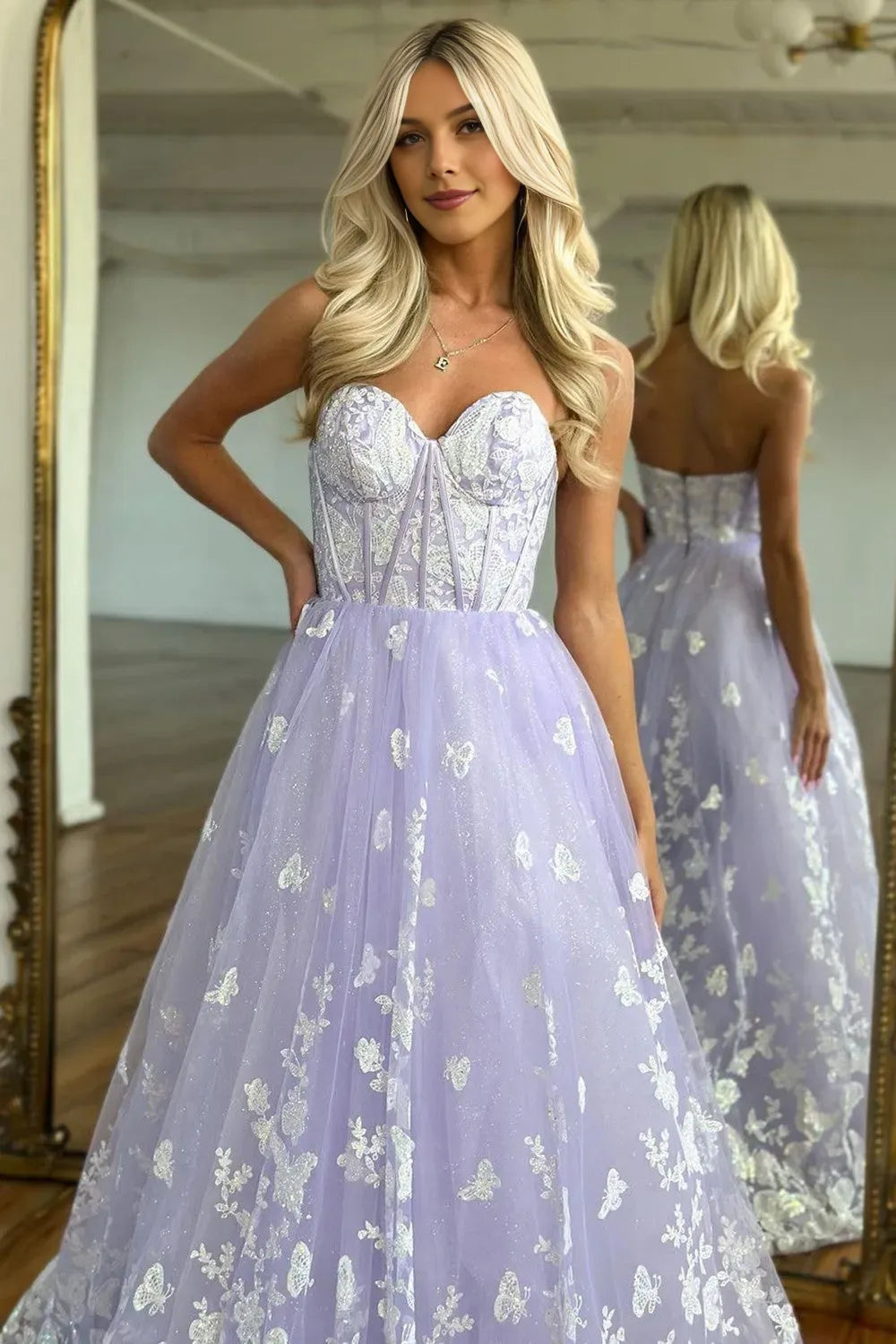 Charming Lilac A-Line V-Neck Sleeveless Tulle Back Zipper Floor-Length Prom Dress With Appliques