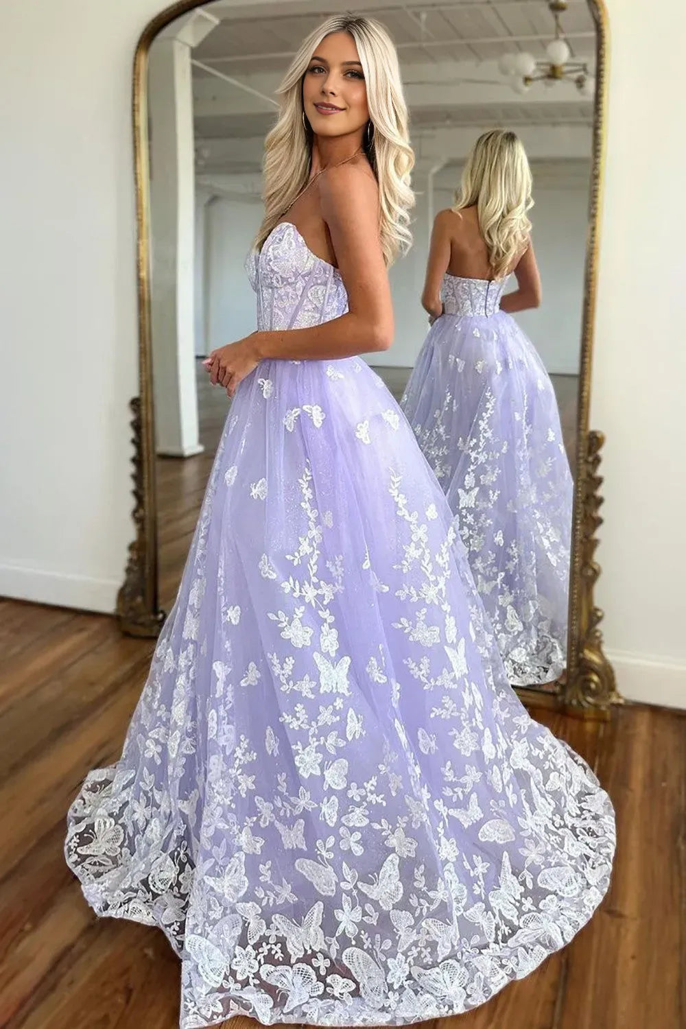 Charming Lilac A-Line V-Neck Sleeveless Tulle Back Zipper Floor-Length Prom Dress With Appliques