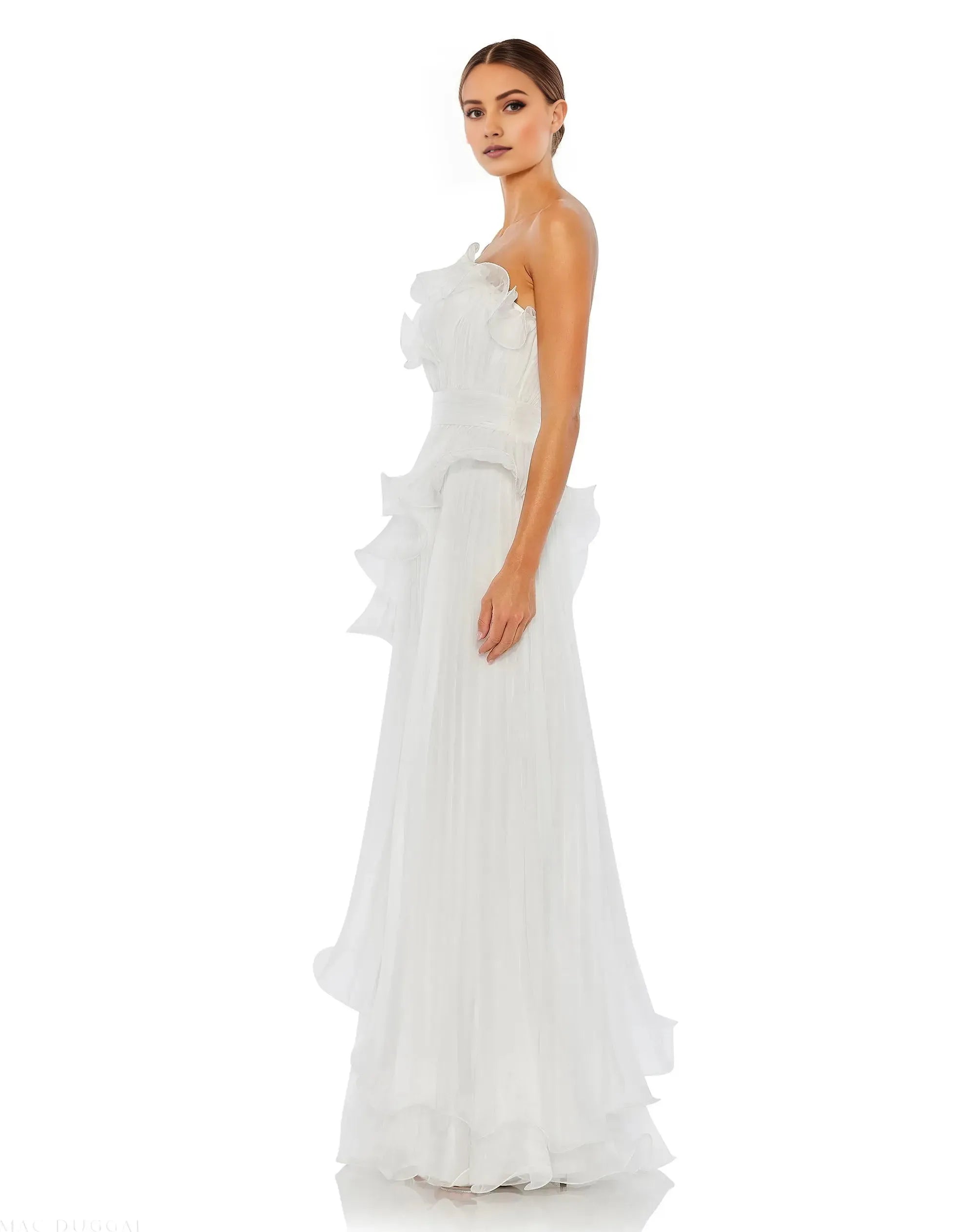 Charming White A-Line Strapless Sleeveless Pleated Tiered Ruffled Tulle Back Zip Floor-Length Prom Dress ﻿
