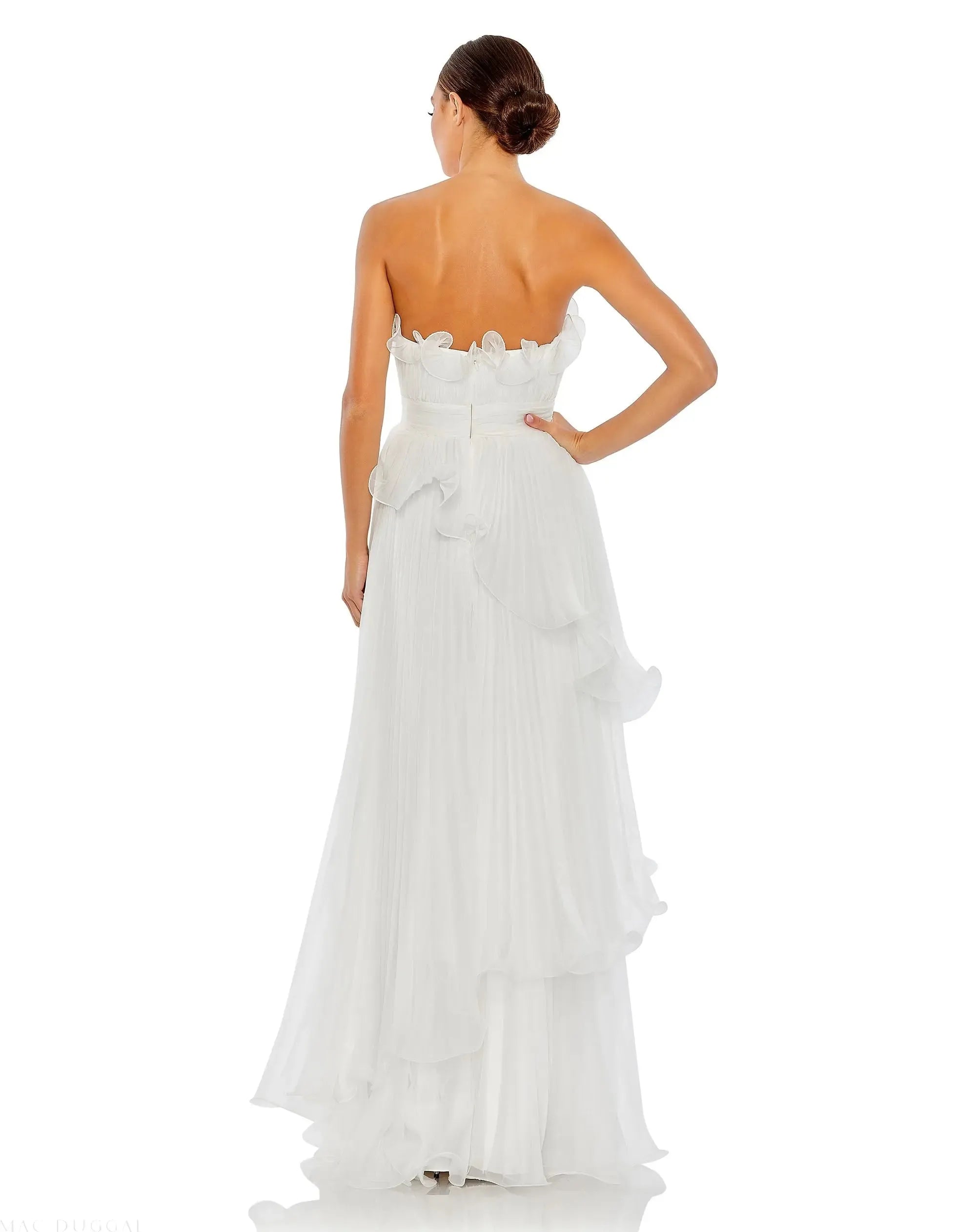 Charming White A-Line Strapless Sleeveless Pleated Tiered Ruffled Tulle Back Zip Floor-Length Prom Dress ﻿