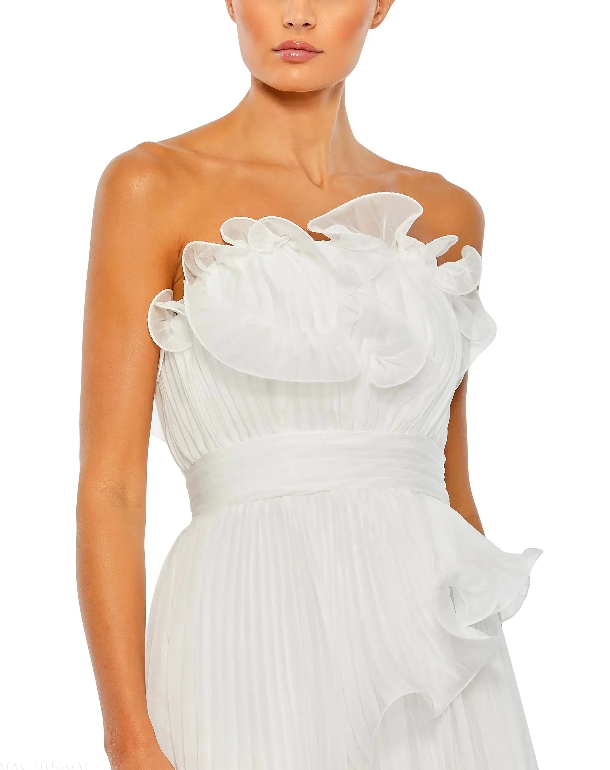 Charming White A-Line Strapless Sleeveless Pleated Tiered Ruffled Tulle Back Zip Floor-Length Prom Dress ﻿