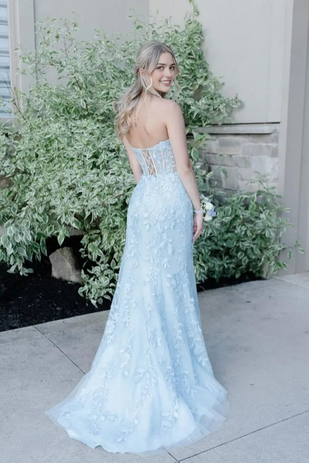 Charming Mermaid V-Neck Lace-Embroidered Appliques Corset Lace-up Floor-Length Prom Dress with Side Slit