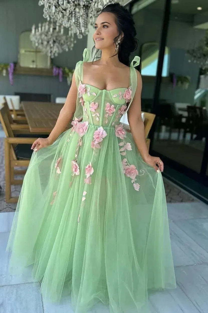 Charming A-Line Spaghetti-Strap Sleeveless Corset Floral Applique Tulle Floor-Length Prom Dress
