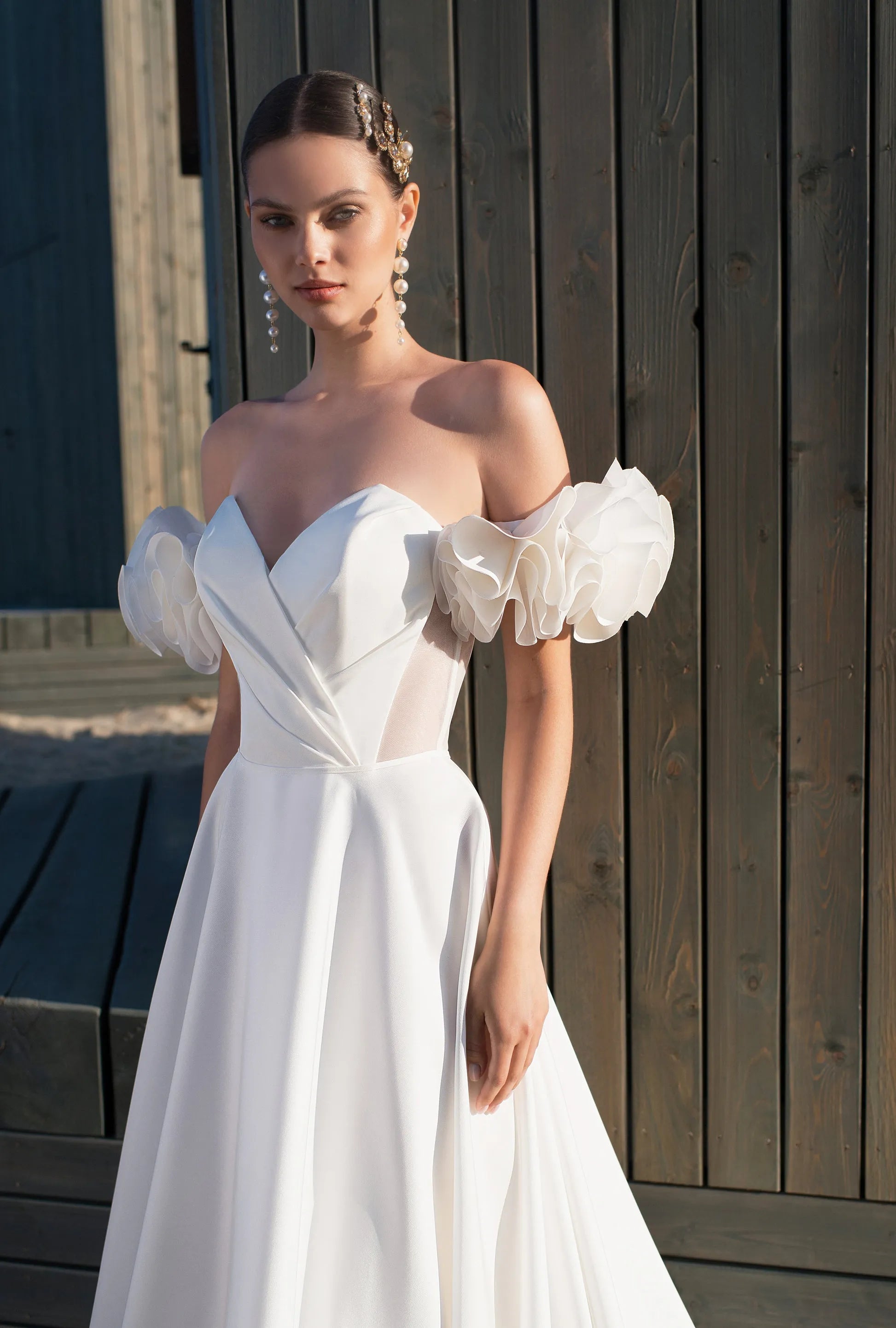Chic A-Line Sweetheart Off-Shoulder Short-Sleeve Open-Back Floor-Length Wedding Dresses
