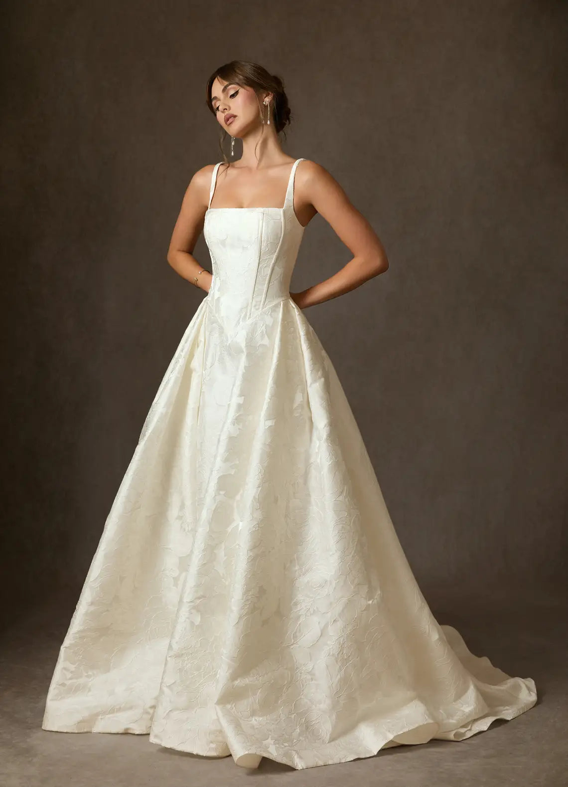 Chic Ballgown Square Neck Sleeveless Zipper Back Floor-Length Pleated Wedding Dresses