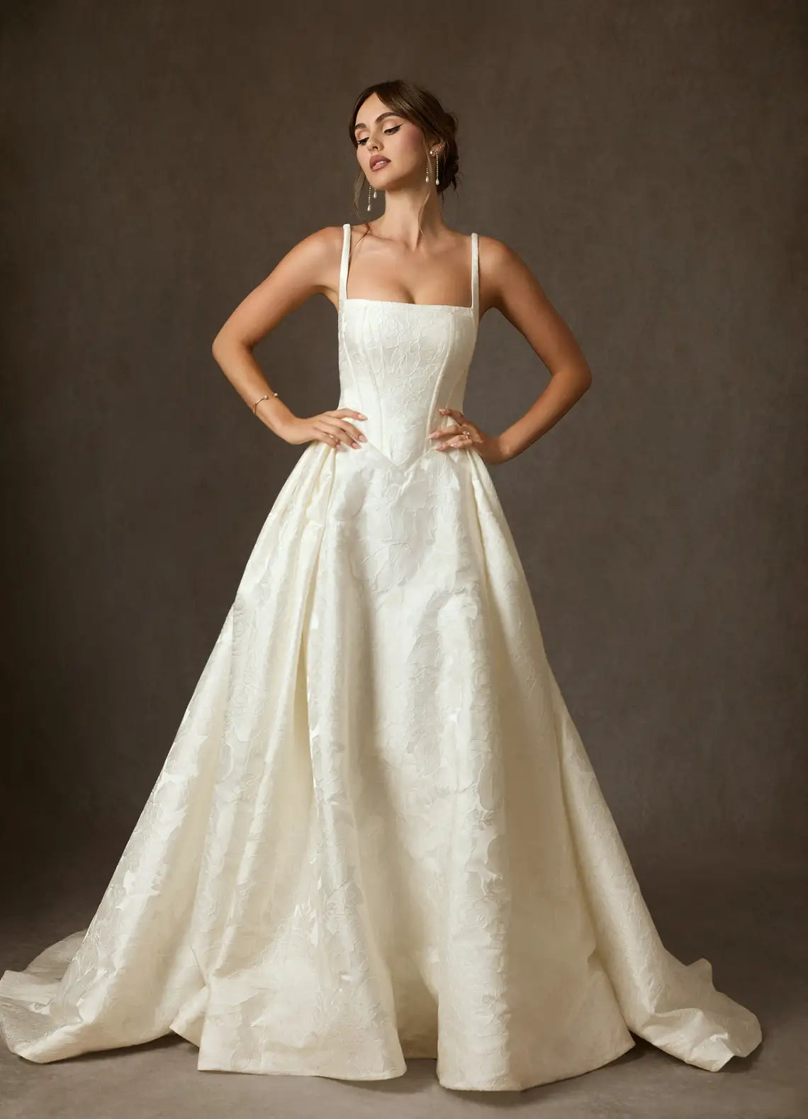 Chic Ballgown Square Neck Sleeveless Zipper Back Floor-Length Pleated Wedding Dresses