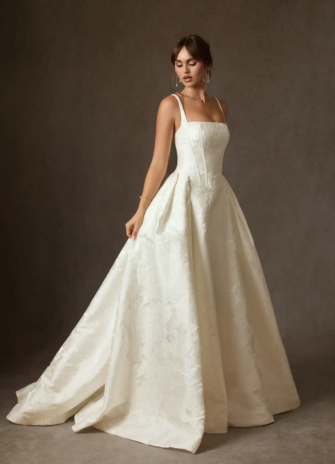 Chic Ballgown Square Neck Sleeveless Zipper Back Floor-Length Pleated Wedding Dresses