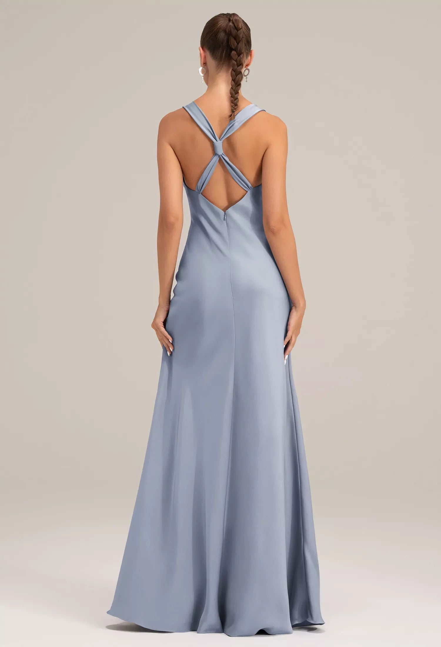 Chic Dusty Blue Sheath Halter Neck Sleeveless Twist-Back Floor-Length Evening Dresses