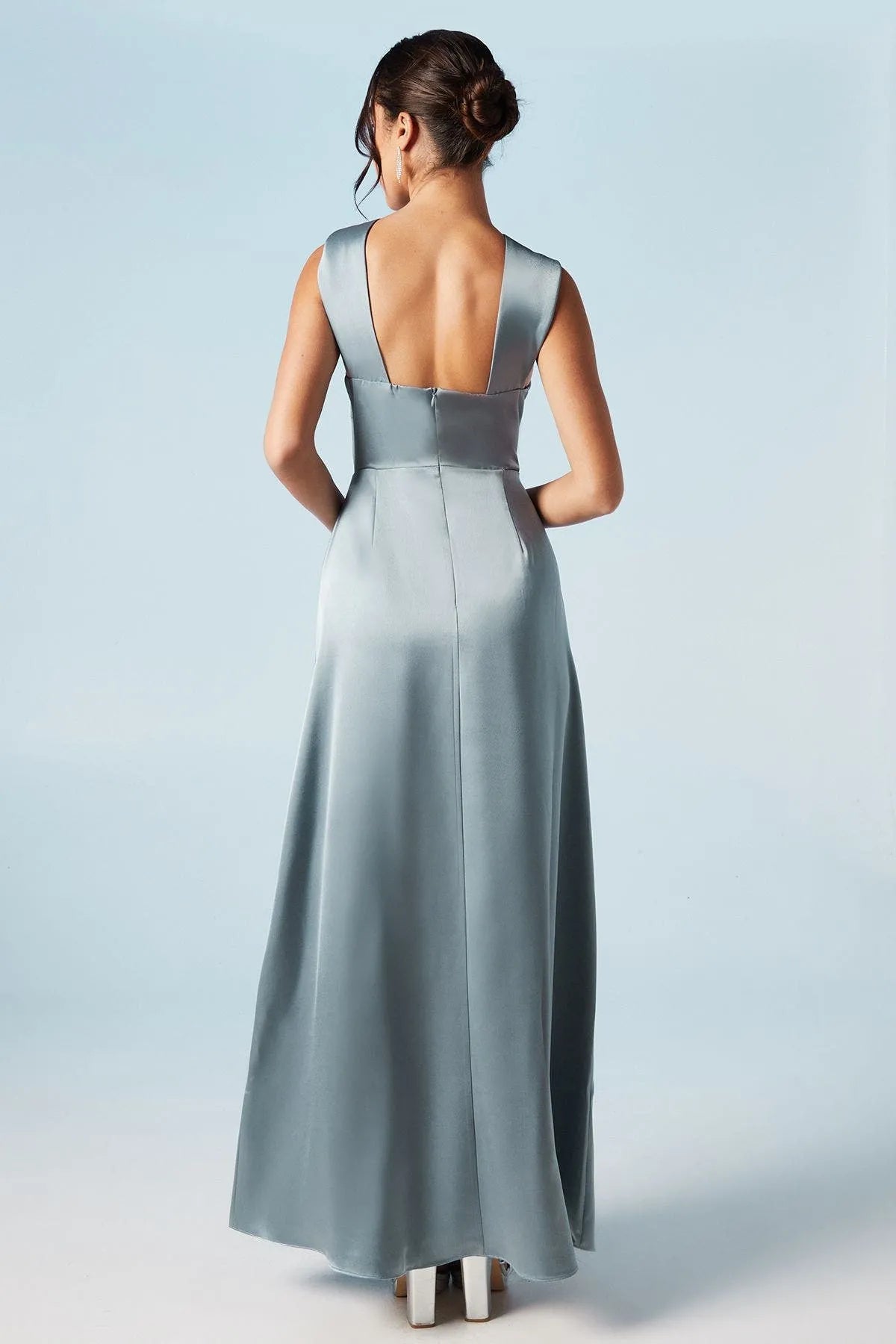 Chic Sheath Halter-Neck Sleeveless Open-Back Floor-Length Formal Prom Dresses