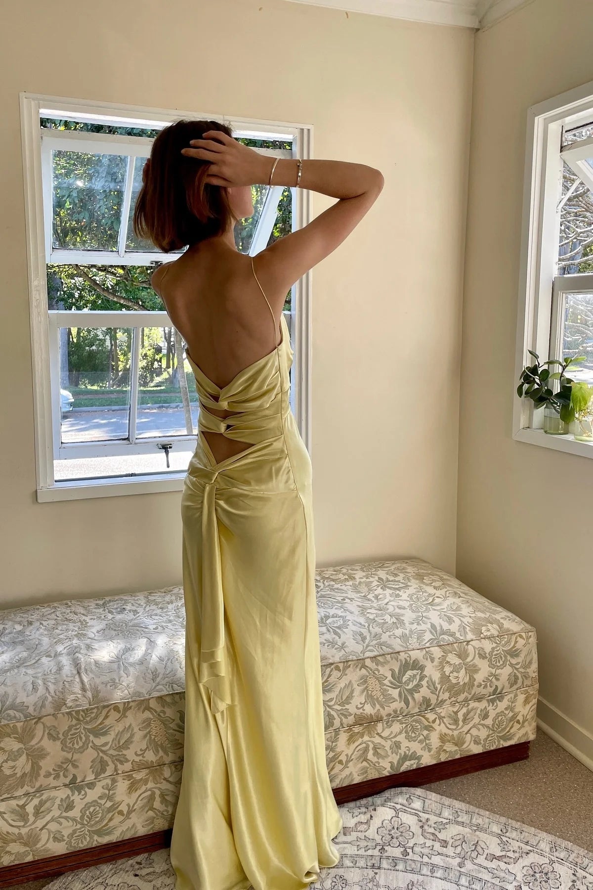 Chic Yellow Sheath Plunging V-Neck Spaghetti Straps Cut-Out Back Satin Floor-Length Prom Dresses with Keyhole Back