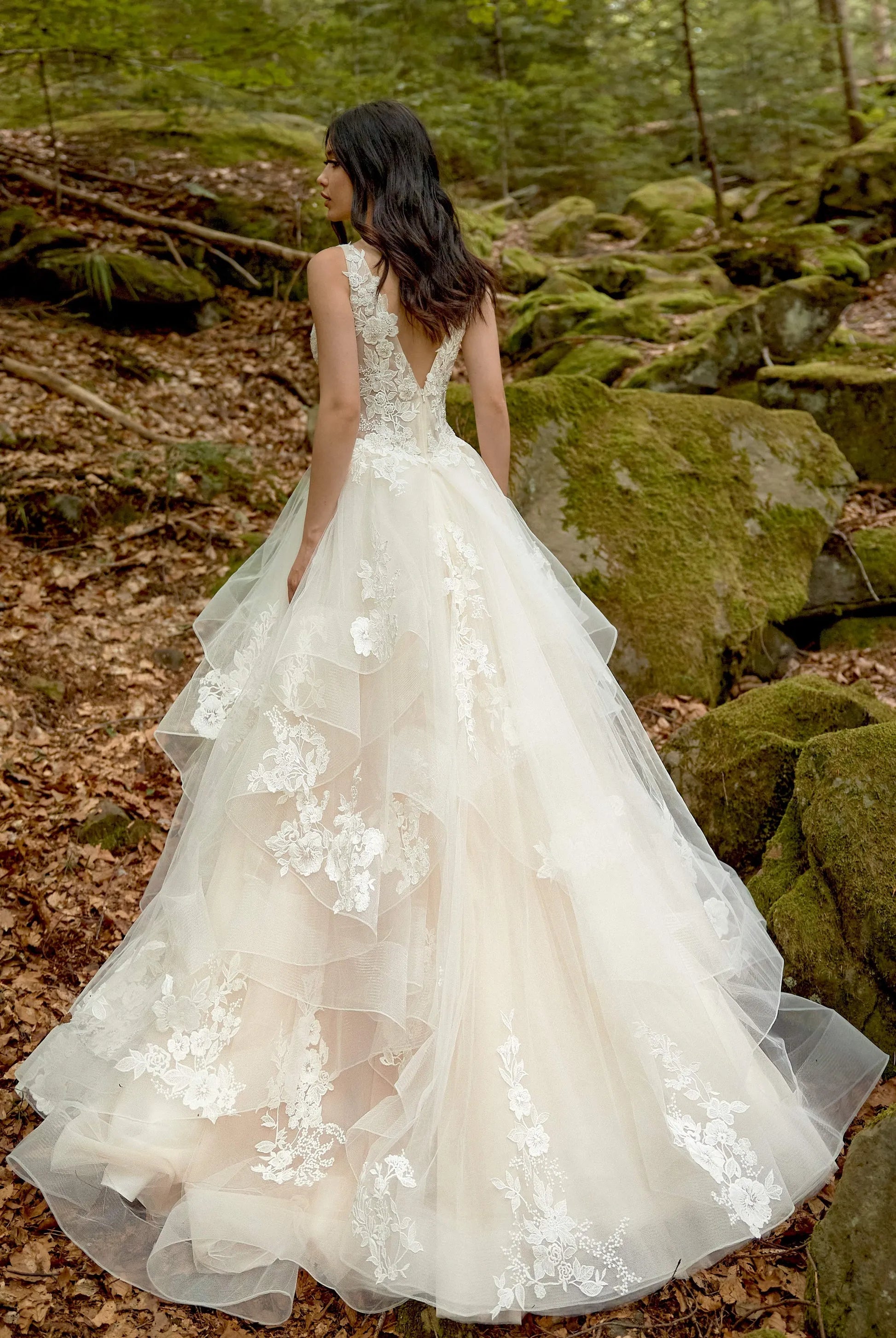 Dreamy Ball Gown V-Neck Sleeveless Lace-Up Back Floor-Length Wedding Dresses