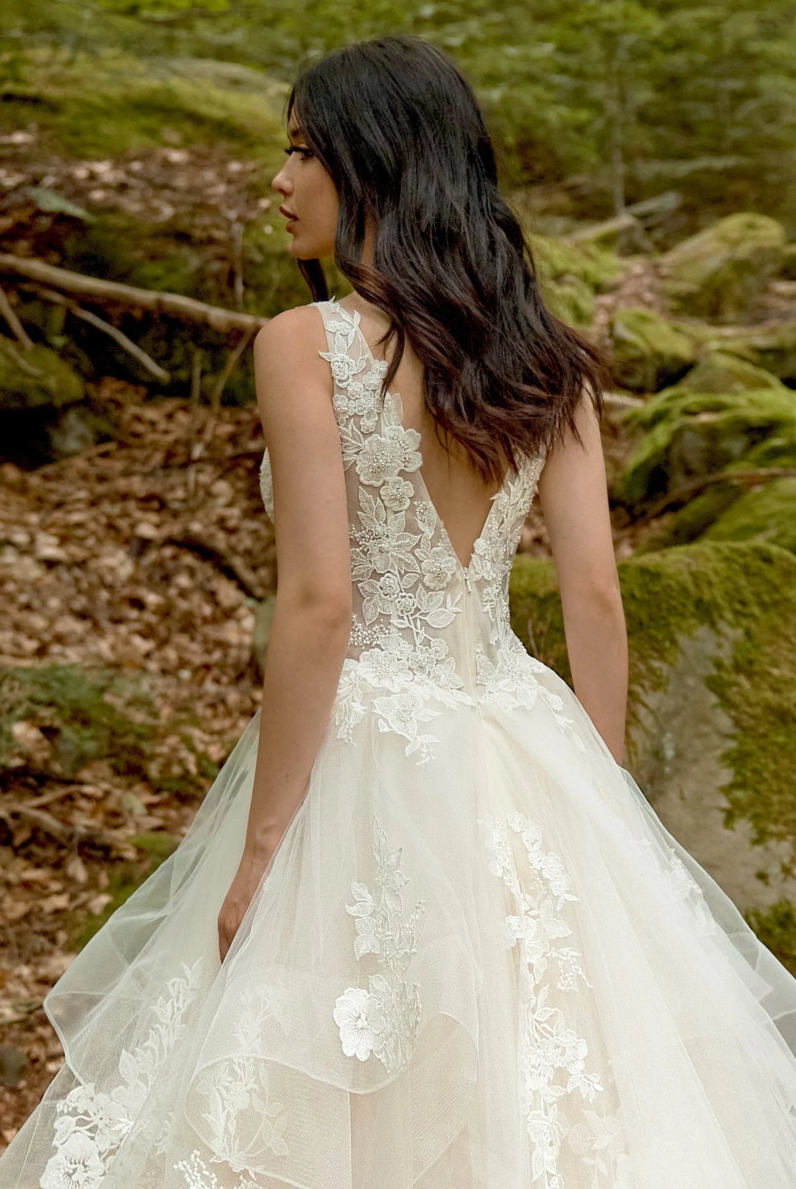 Dreamy Ball Gown V-Neck Sleeveless Lace-Up Back Floor-Length Wedding Dresses