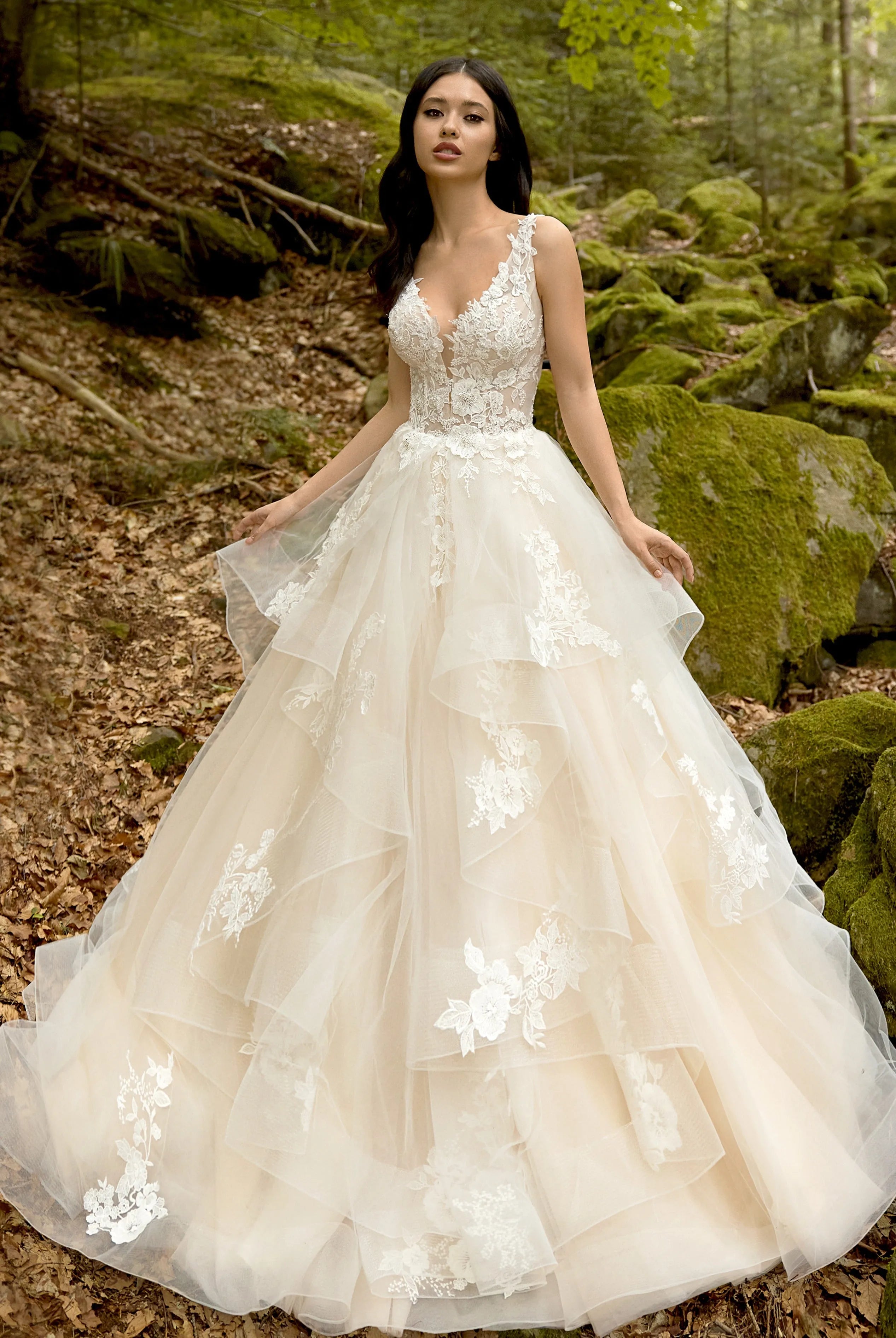 Dreamy Ball Gown V-Neck Sleeveless Lace-Up Back Floor-Length Wedding Dresses