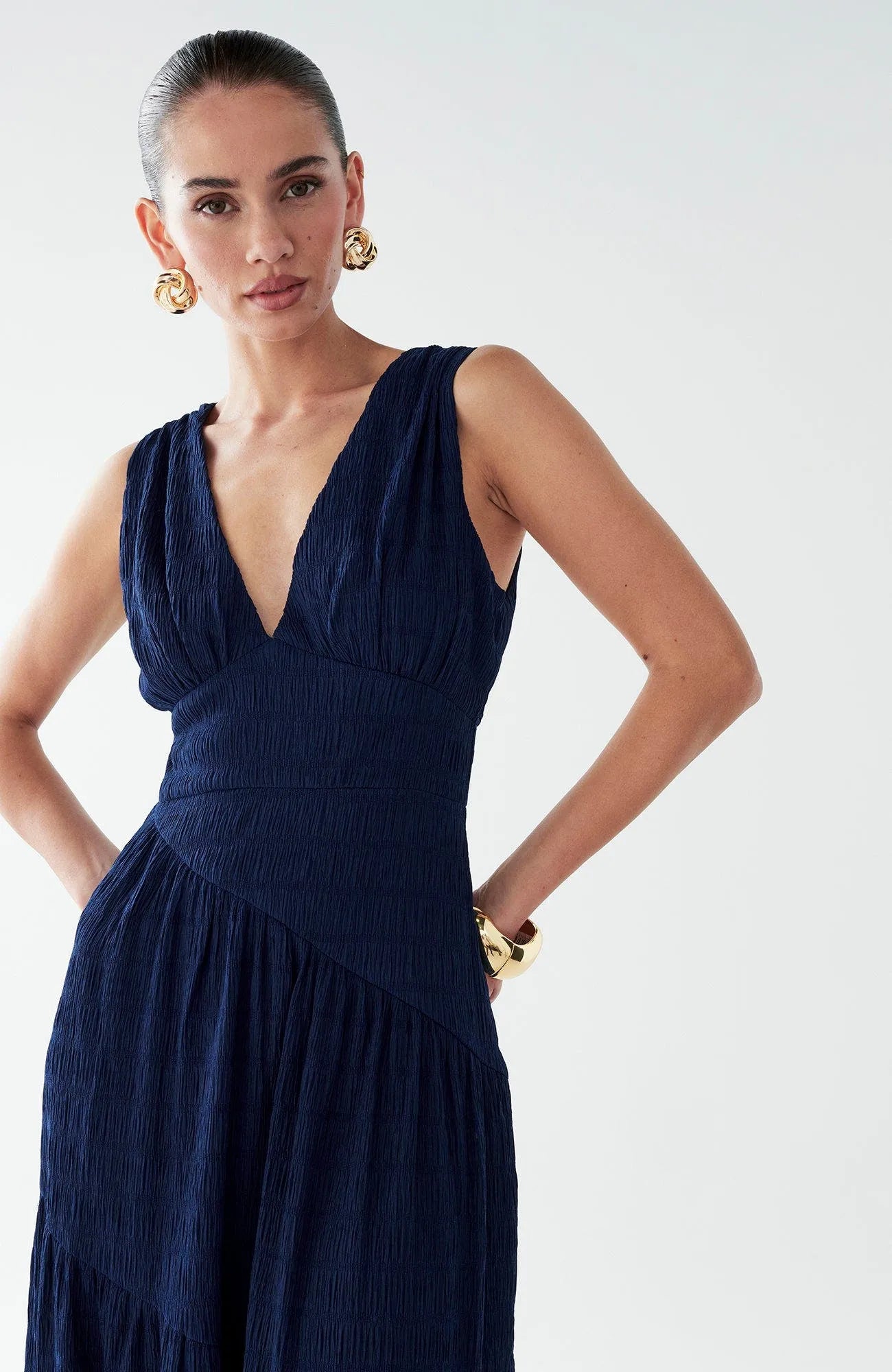 Elegant A-Line Deep-V Sleeveless Tiered-Skirt Floor-Length Formal Prom Dresses