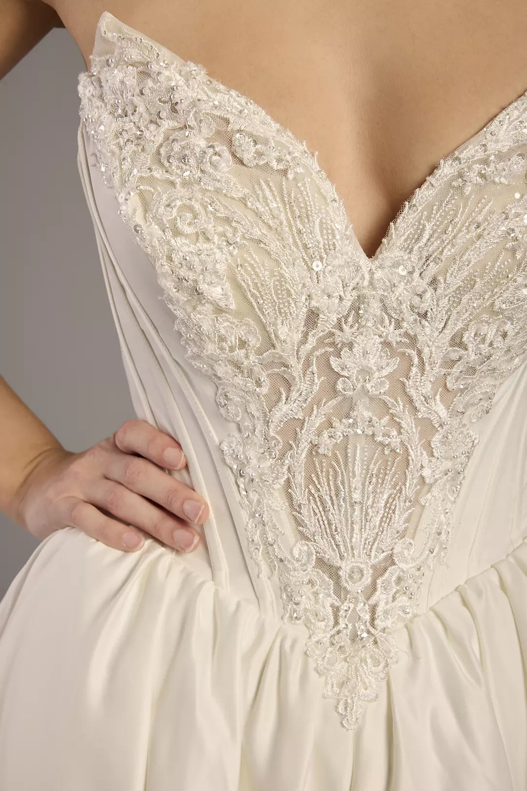 Elegant Ball-Gown Sweetheart Strapless Open-Back Floor-Length Wedding Dresses