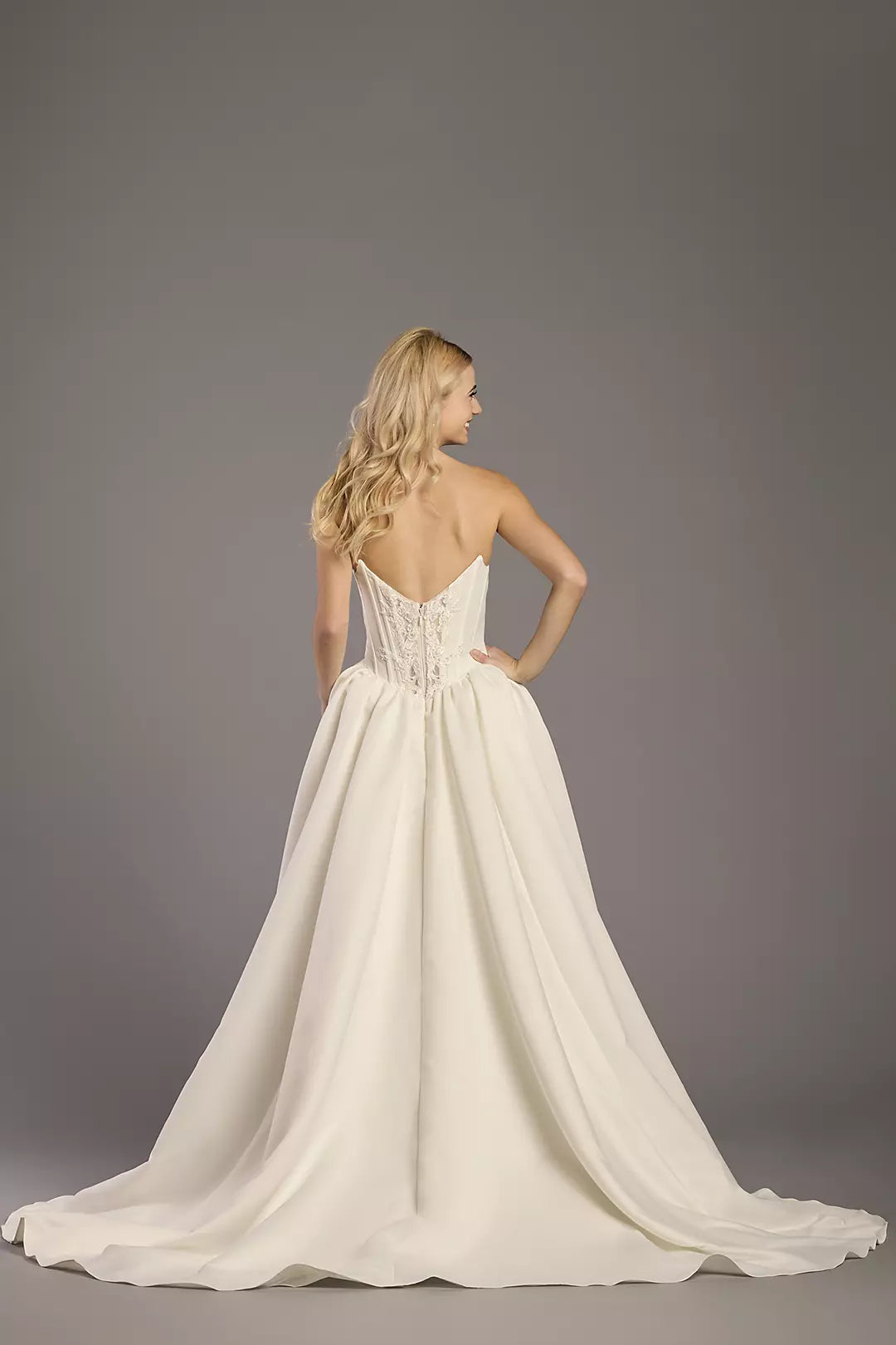 Elegant Ball-Gown Sweetheart Strapless Open-Back Floor-Length Wedding Dresses