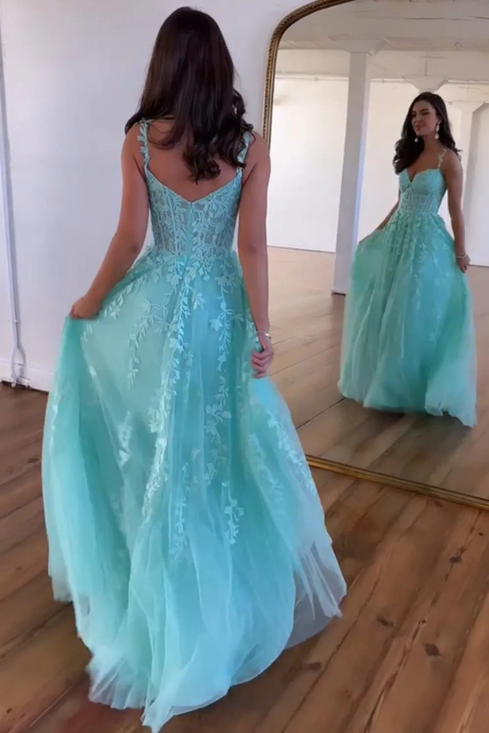 Elegant Lilac A-Line Sweetheart Neck Sleeveless Back Zip Lace Embellished Tulle Floor-Length Prom Party Dress With Appliques