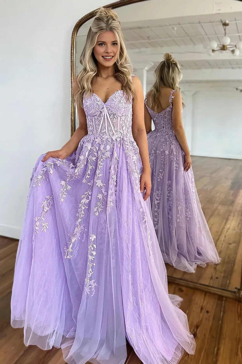 Elegant Lilac A-Line Sweetheart Neck Sleeveless Back Zip Lace Embellished Tulle Floor-Length Prom Party Dress With Appliques