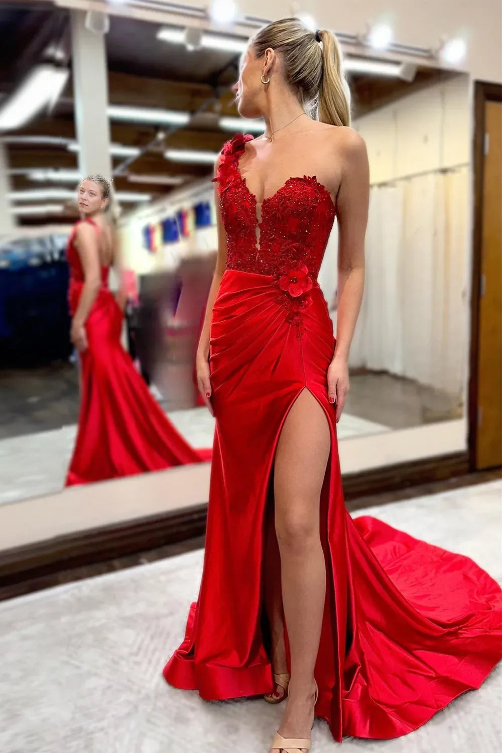 Elegant Satin Red Mermaid One-Shoulder Sleeveless Back Zip Lace Embellished High-Slit Floor-Length Prom Dress with Appliques