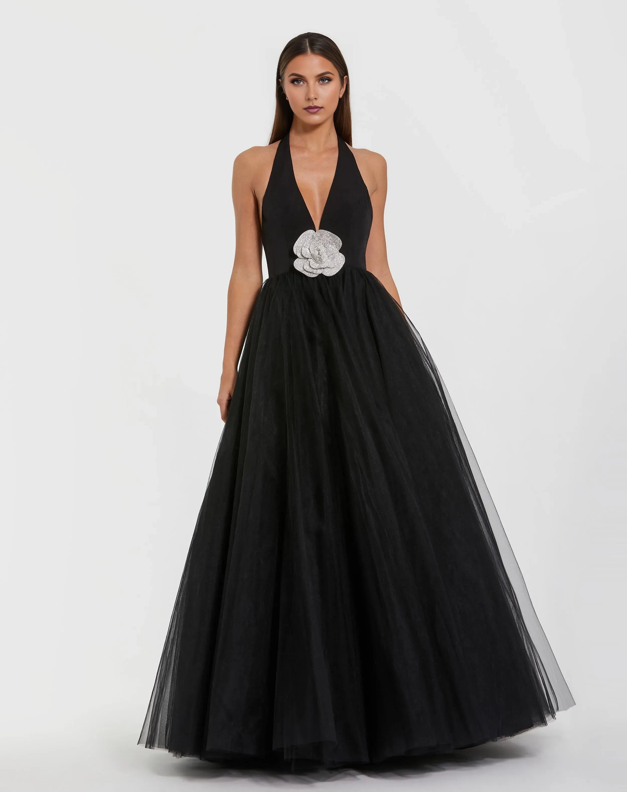 Fashionable A-Line Halter-Neck Sleeveless Open Back Floor-Length Black Tulle Prom Dresses with Rhinestone Flower Detail ﻿