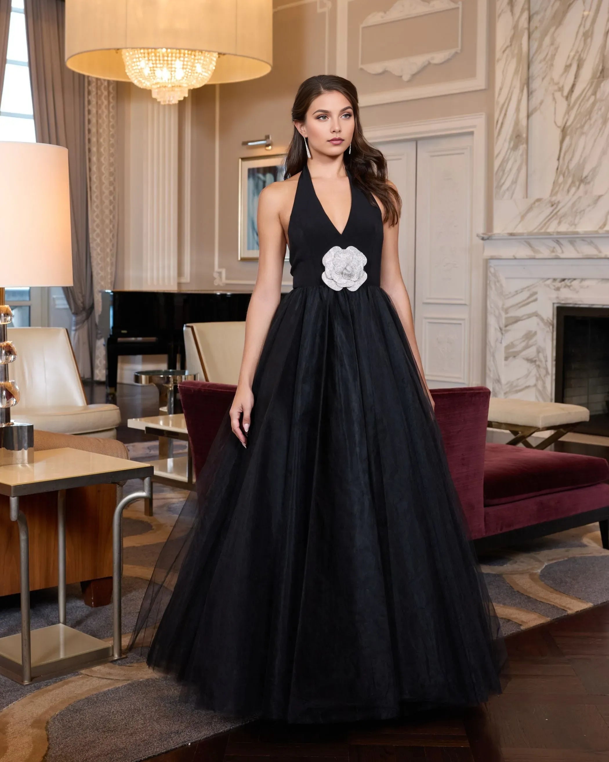 Fashionable A-Line Halter-Neck Sleeveless Open Back Floor-Length Black Tulle Prom Dresses with Rhinestone Flower Detail ﻿