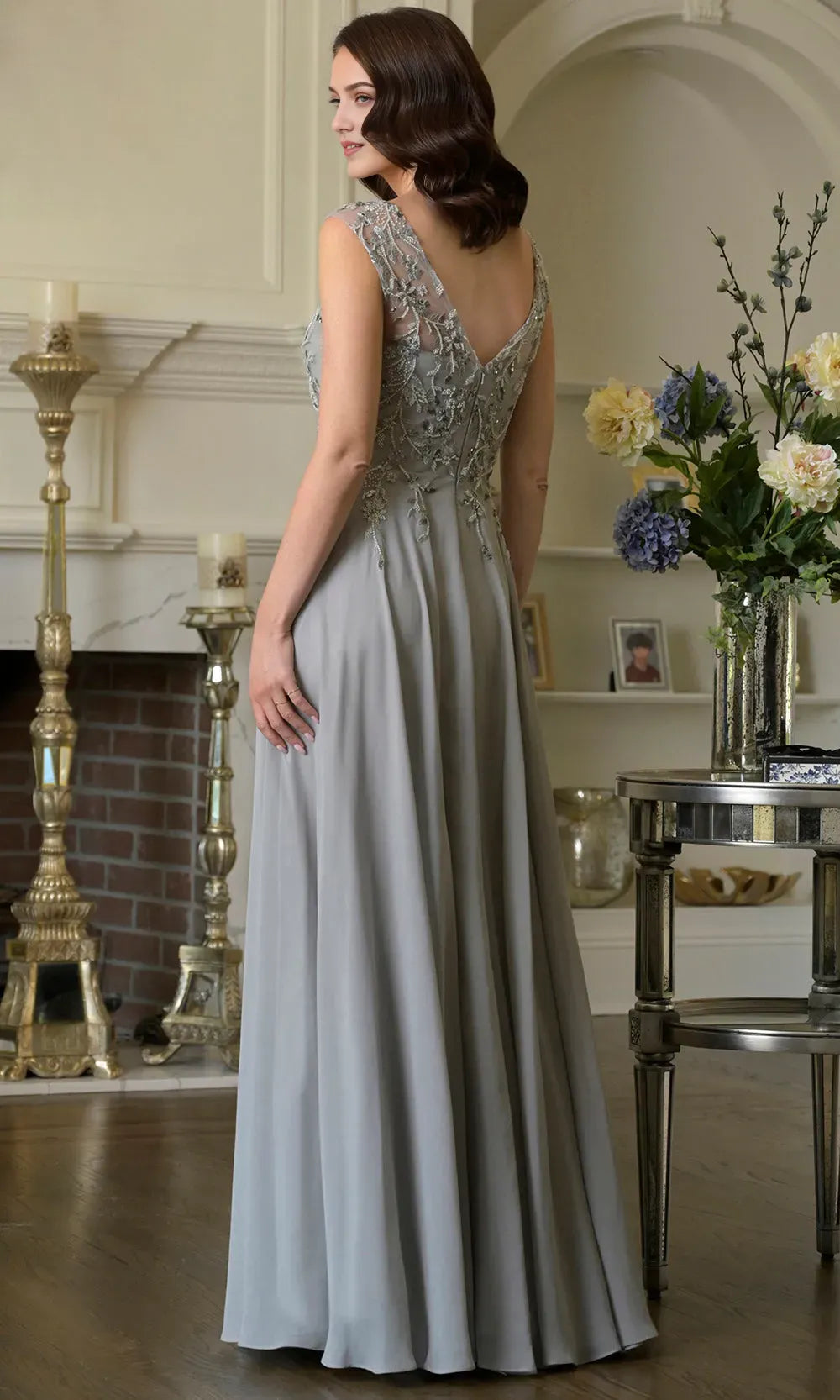 Fashionable A-Line Scoop Neck Sleeveless Lace Embroidered Bodice V-Open Back Back Zip Floor-Length Mother of the Bride Dress