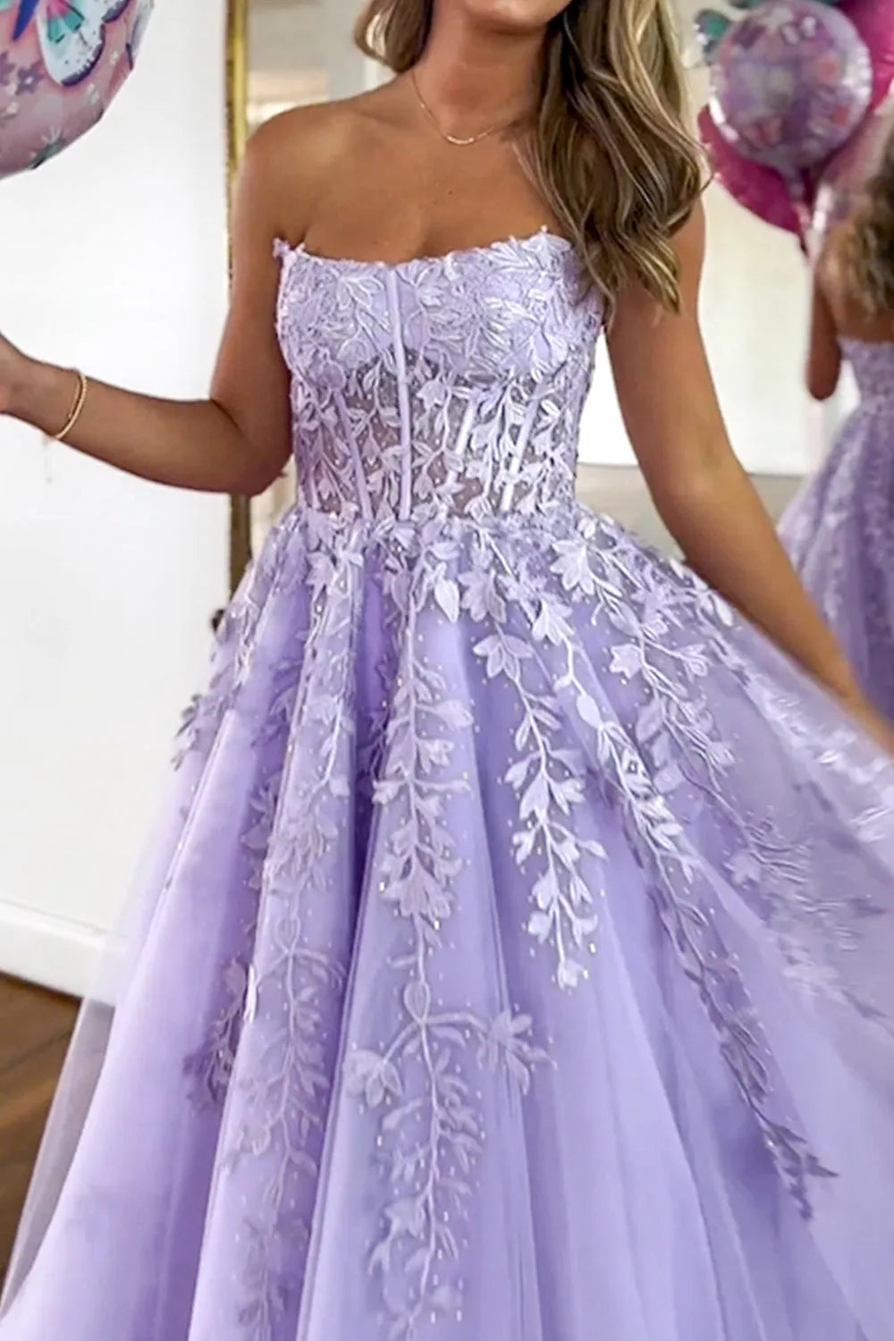 Fashionable Lilac A-Line Strapless Sleeveless Lace Appliques Tulle Back Zip Floor-Length Prom Dress with Appliques