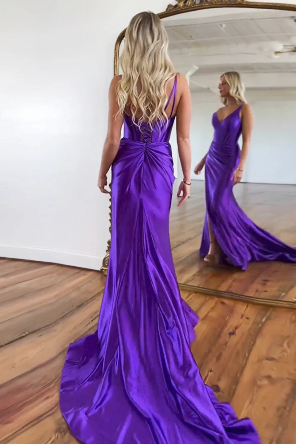 Fashionable Purple Mermaid V-Neck Spaghetti Strap Lace-Up Back High-Slit Floor-Length Prom Dress