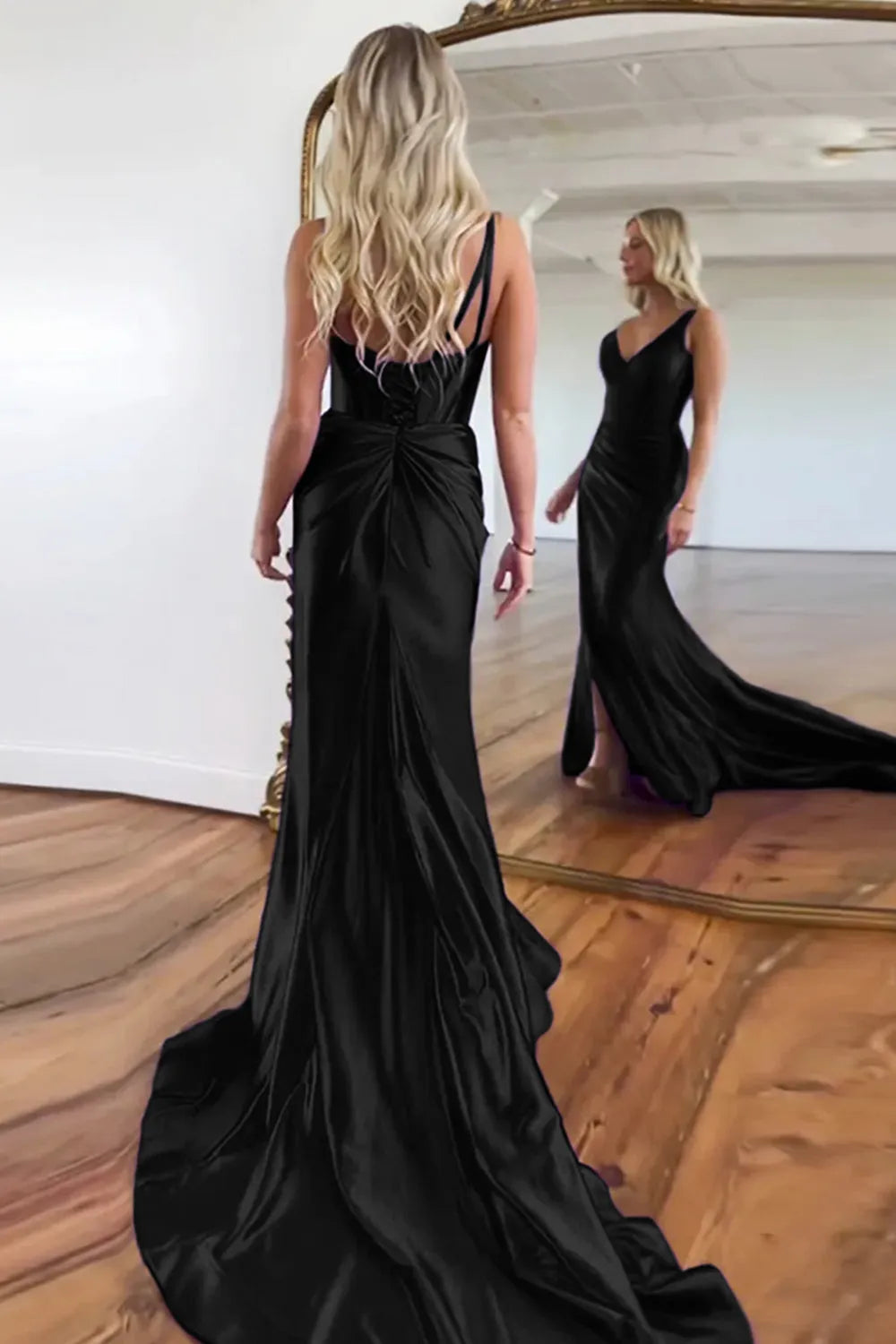 Fashionable Purple Mermaid V-Neck Spaghetti Strap Lace-Up Back High-Slit Floor-Length Prom Dress