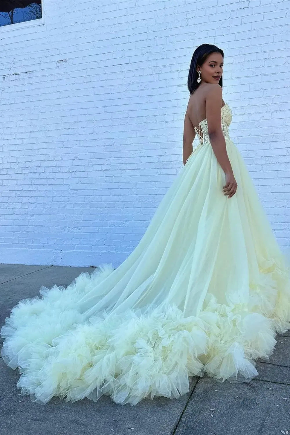 Fashionable Yellow A-Line Sweetheart Neck Strapless Lace Up Lace Embellished Tulle Floor-Length Prom Dress with Appliques Ruffles