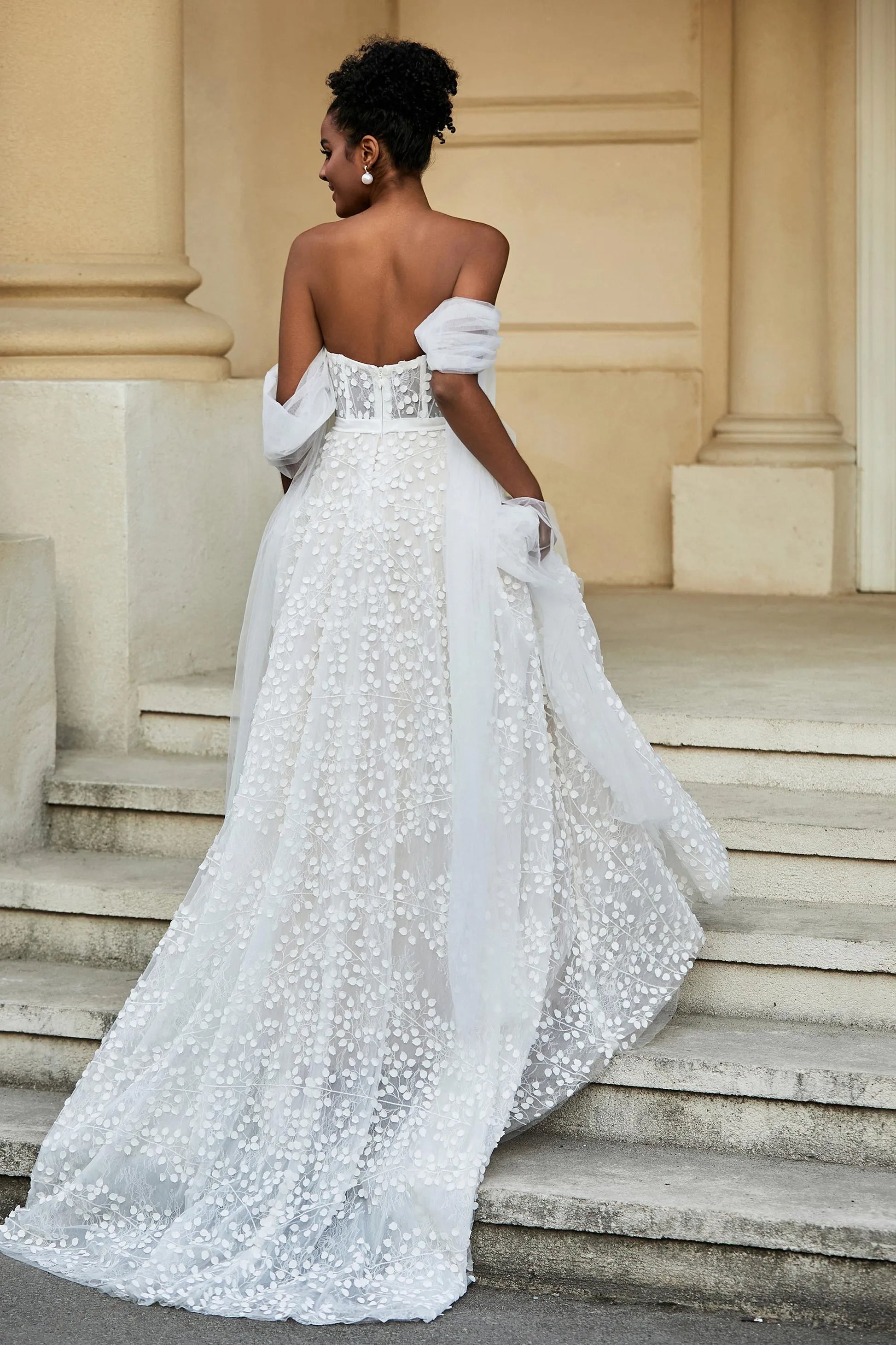 Glamorous Ballgown Off-The-Shoulder Sleeveless Lace Back Long Wedding Dresses
