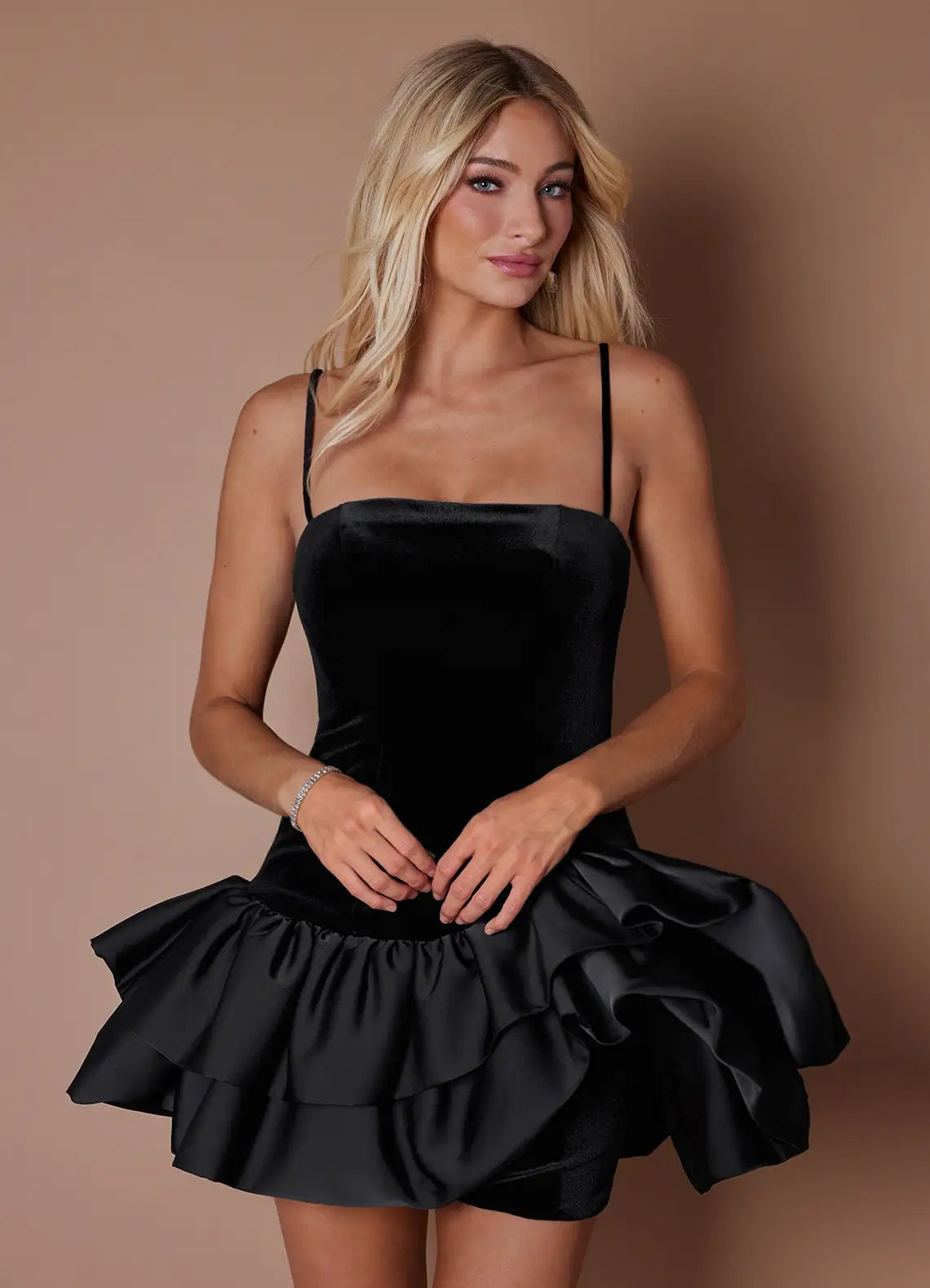 Glamorous Fit-and-Flare Sweetheart Convertible-Strap Zip Back Short Homecoming Dresses