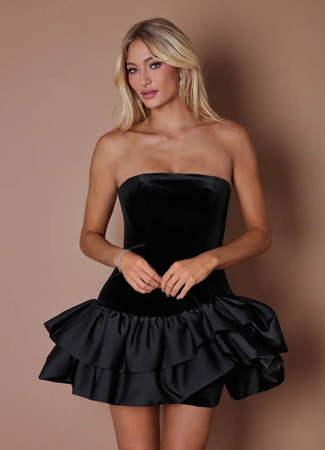 Glamorous Fit-and-Flare Sweetheart Convertible-Strap Zip Back Short Homecoming Dresses