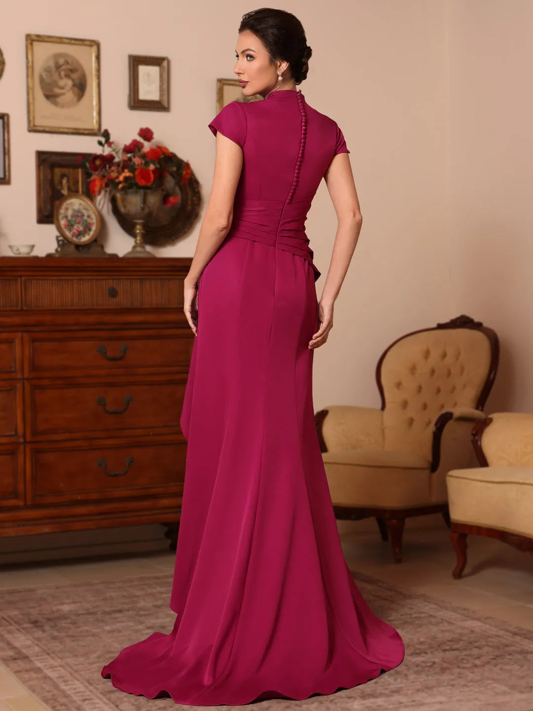 Glamorous Fitted V-Neck Short-Sleeve Button-Back Train-Length Mother Of The Bride Dresses