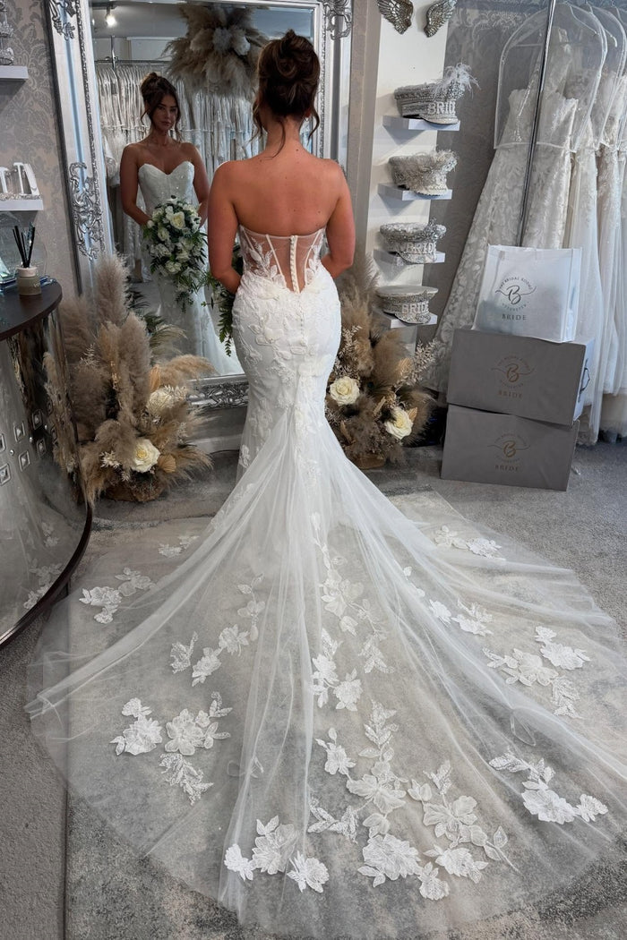 Glamorous Mermaid Sweetheart Strapless Lace Back Train Wedding Dresses