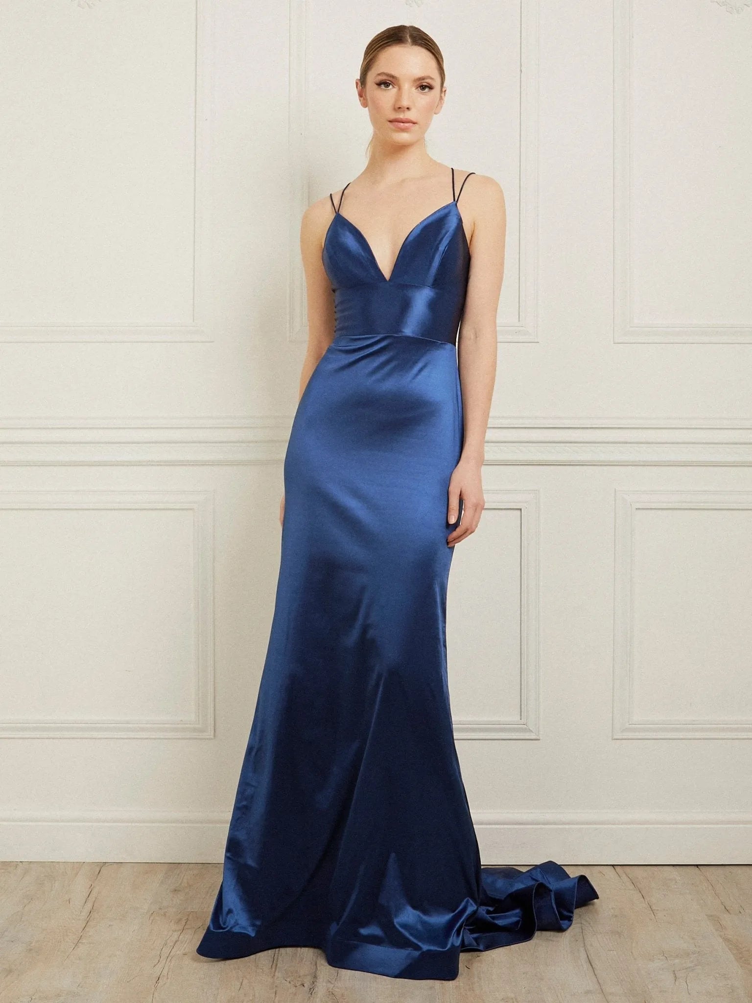 Glamorous Mermaid V-Neck Spaghetti-Strap Lace-Up-Back Floor-Length Prom Dress