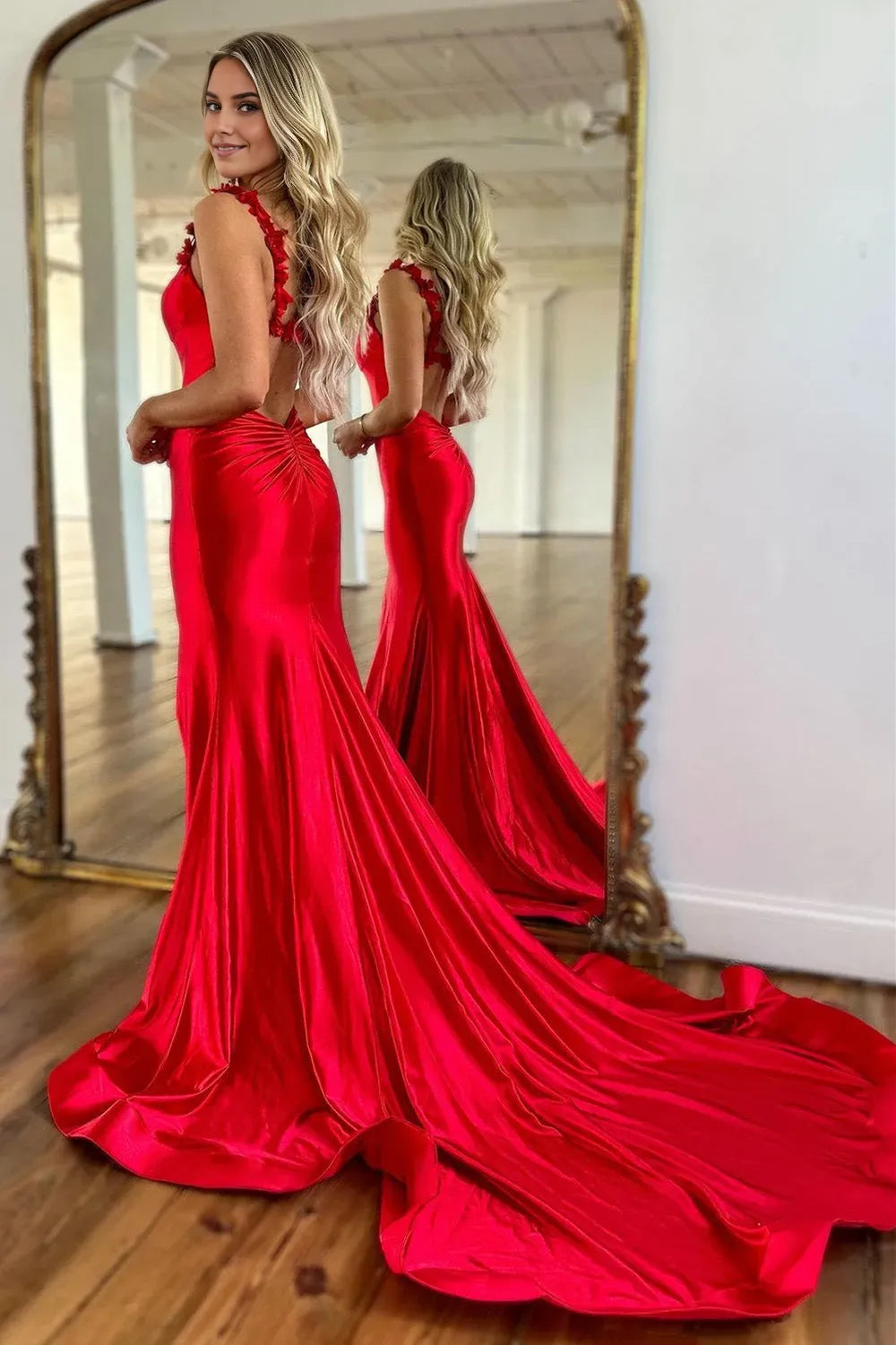 Glamorous Red  Mermaid Sweetheart Straps Keyhole Floral Open-Back  Prom Dress With Slit ﻿
