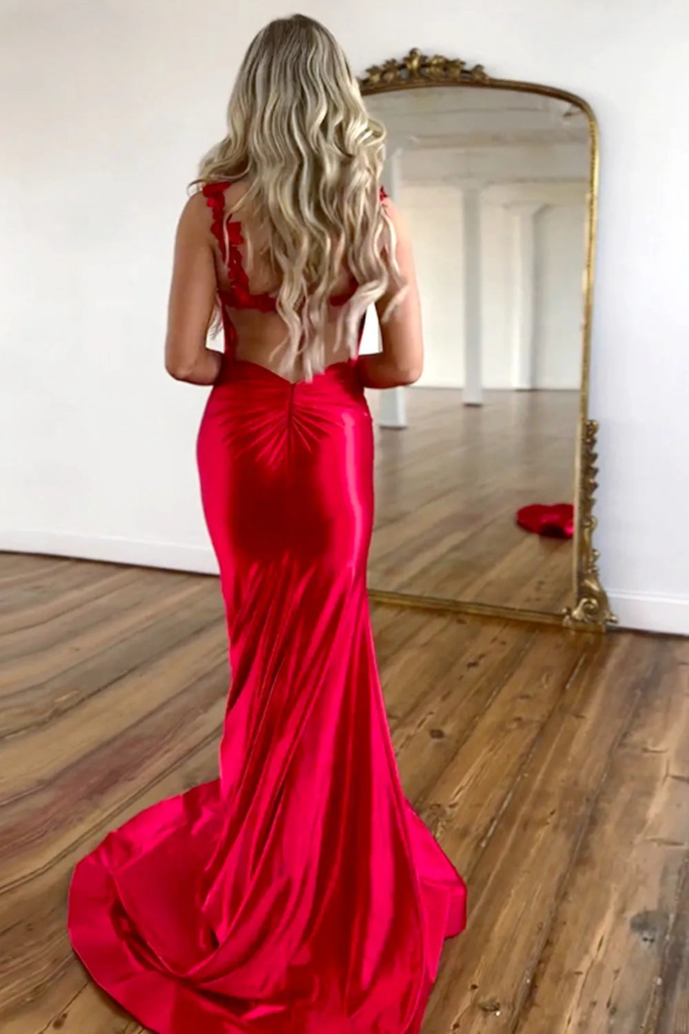 Glamorous Red  Mermaid Sweetheart Straps Keyhole Floral Open-Back  Prom Dress With Slit ﻿