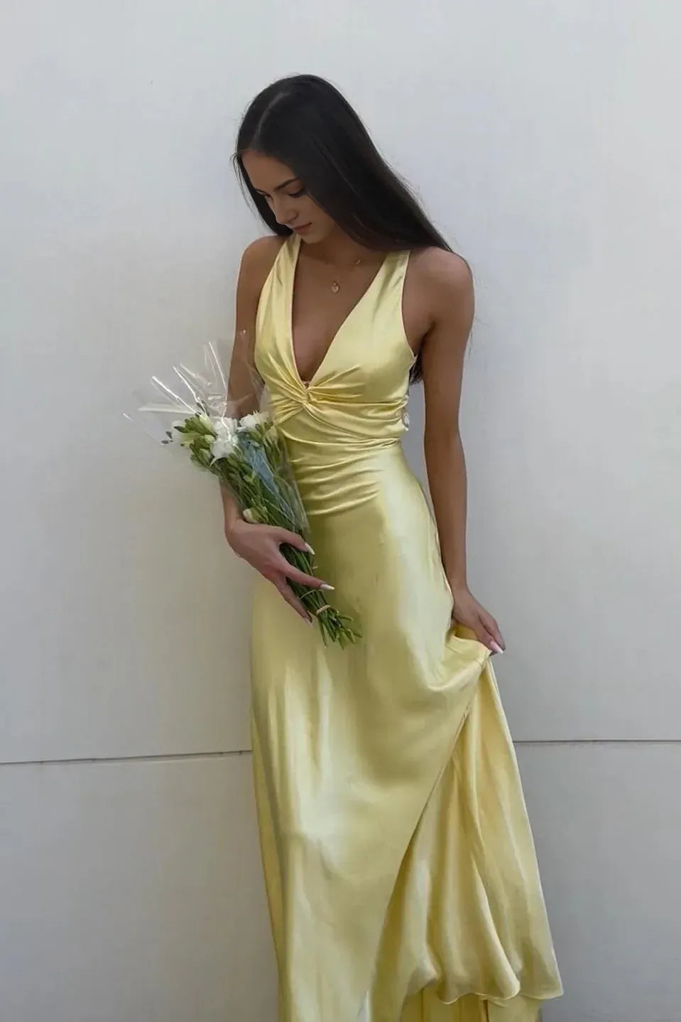 Gorgeous Mermaid Halter V-Neck Sleeveless Open-Back Floor-Length Prom Dresses with Backless Bowknot