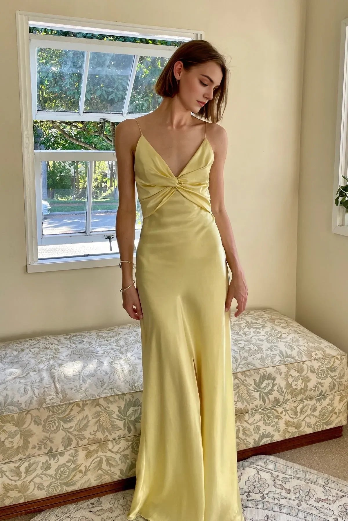 Chic Yellow Sheath Plunging V-Neck Spaghetti Straps Cut-Out Back Satin Floor-Length Prom Dresses with Keyhole Back