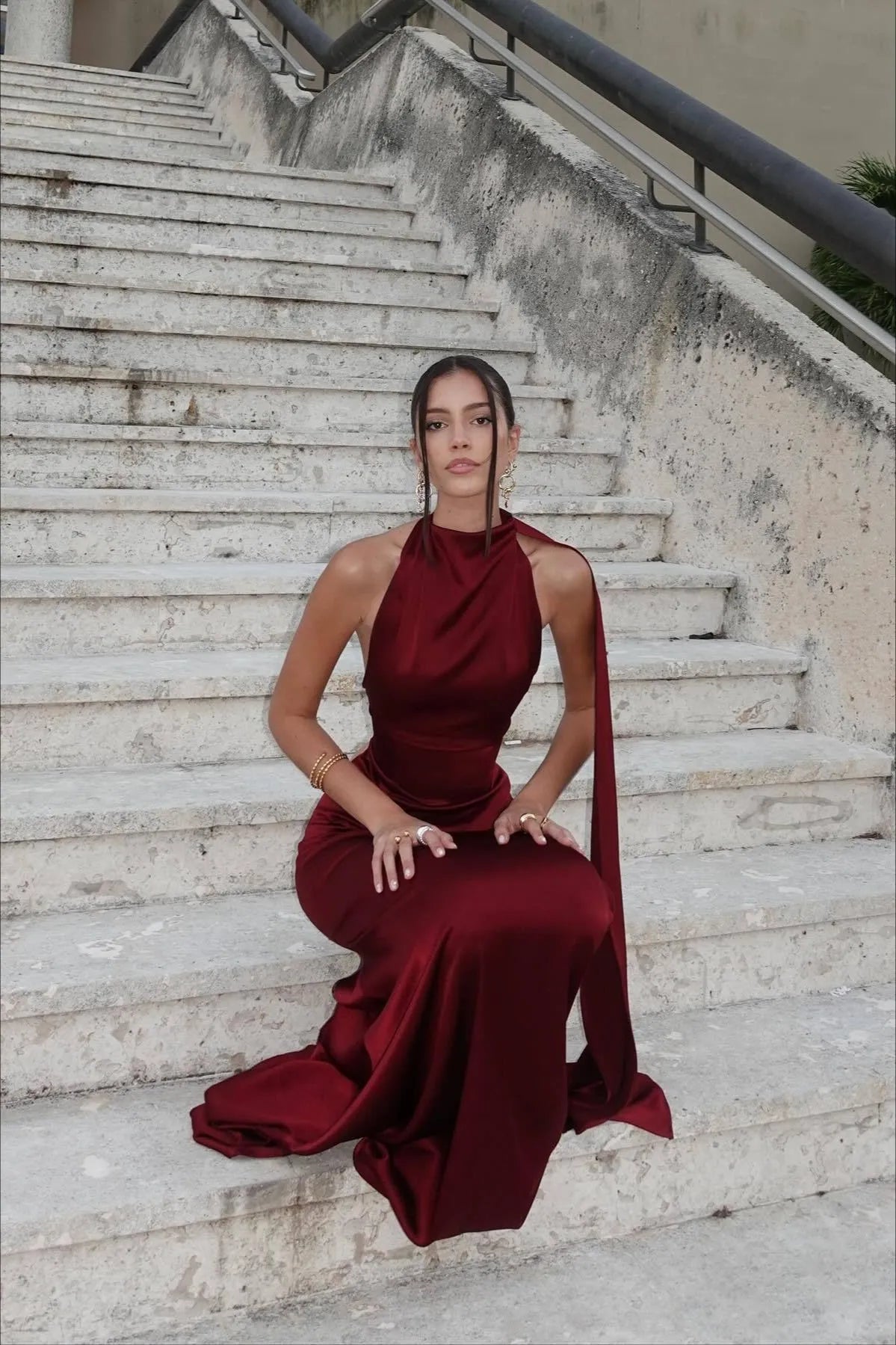 Luxe Mermaid Halter Neck Sleeveless Lace-Up Back Train Floor-Length Formal Party Dresses