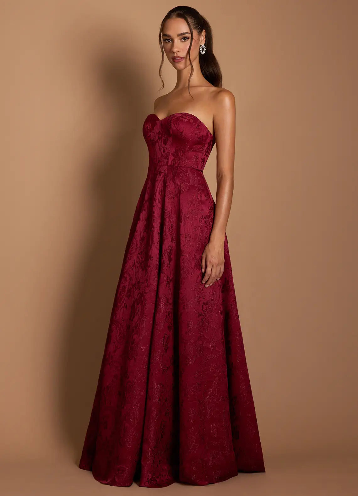 Luxurious A-Line Sweetheart Sleeveless Open Back Floor-Length Evening Dresses