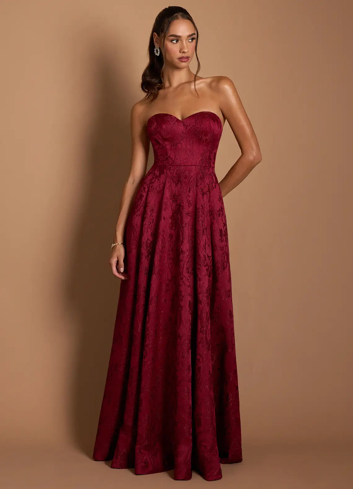 Luxurious A-Line Sweetheart Sleeveless Open Back Floor-Length Evening Dresses