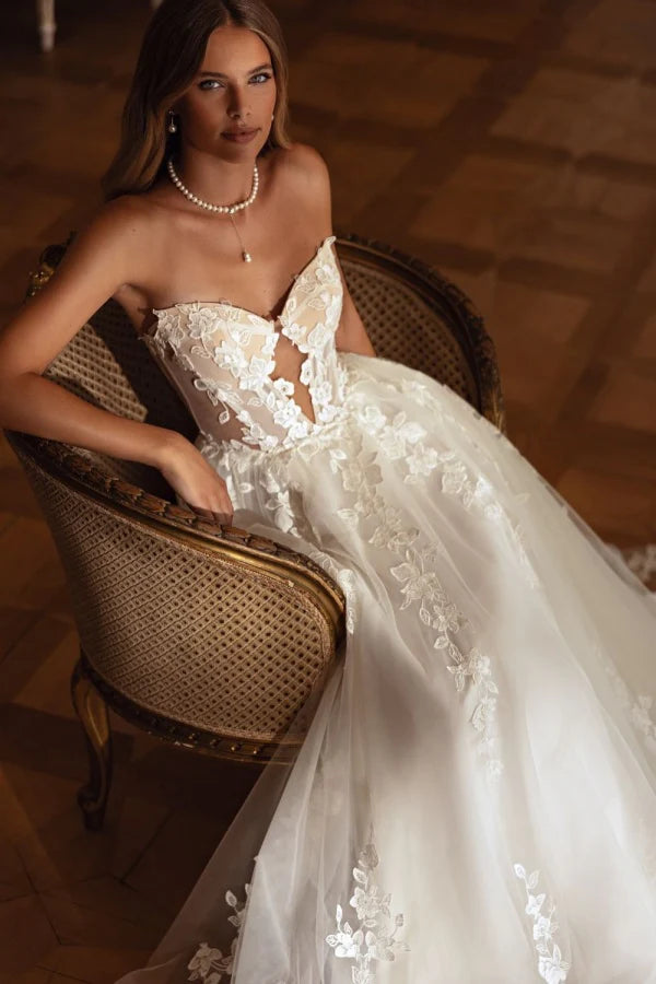 Luxurious Ballgown Sweetheart Strapless Lace Back Train Wedding Dresses