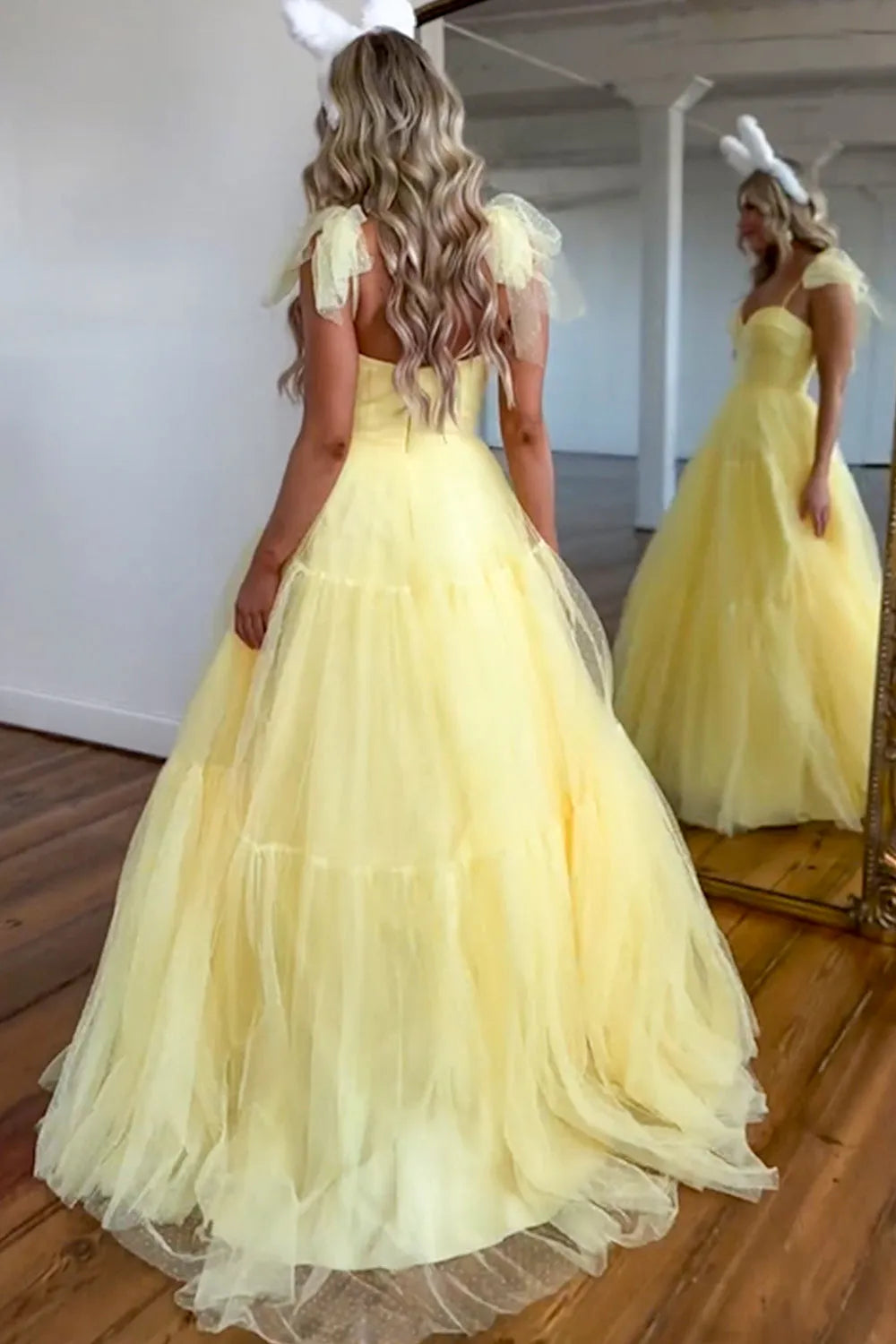 Luxury Yellow A-Line Sweetheart Neck Spaghetti Straps Tiered Tulle Back Zip Floor-Length Prom Dress