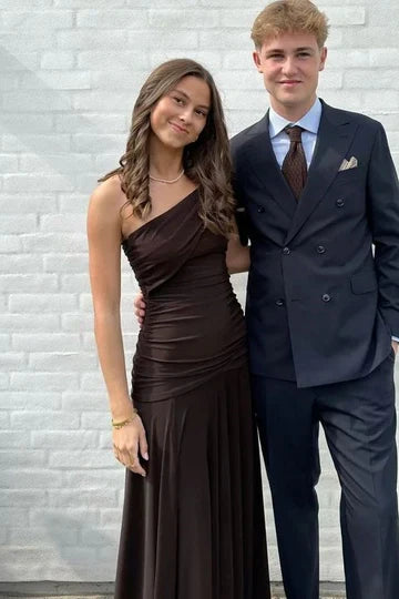 One-Shoulder Dark Brown Ruched Maxi Prom Dress with Flowy Skirt for Formal Events