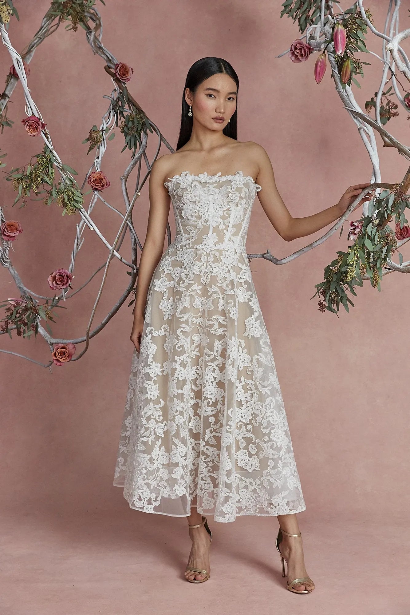 Romantic A-Line Strapless Sleeveless Corded Lace Back Back zippe Midi Wedding Dresses