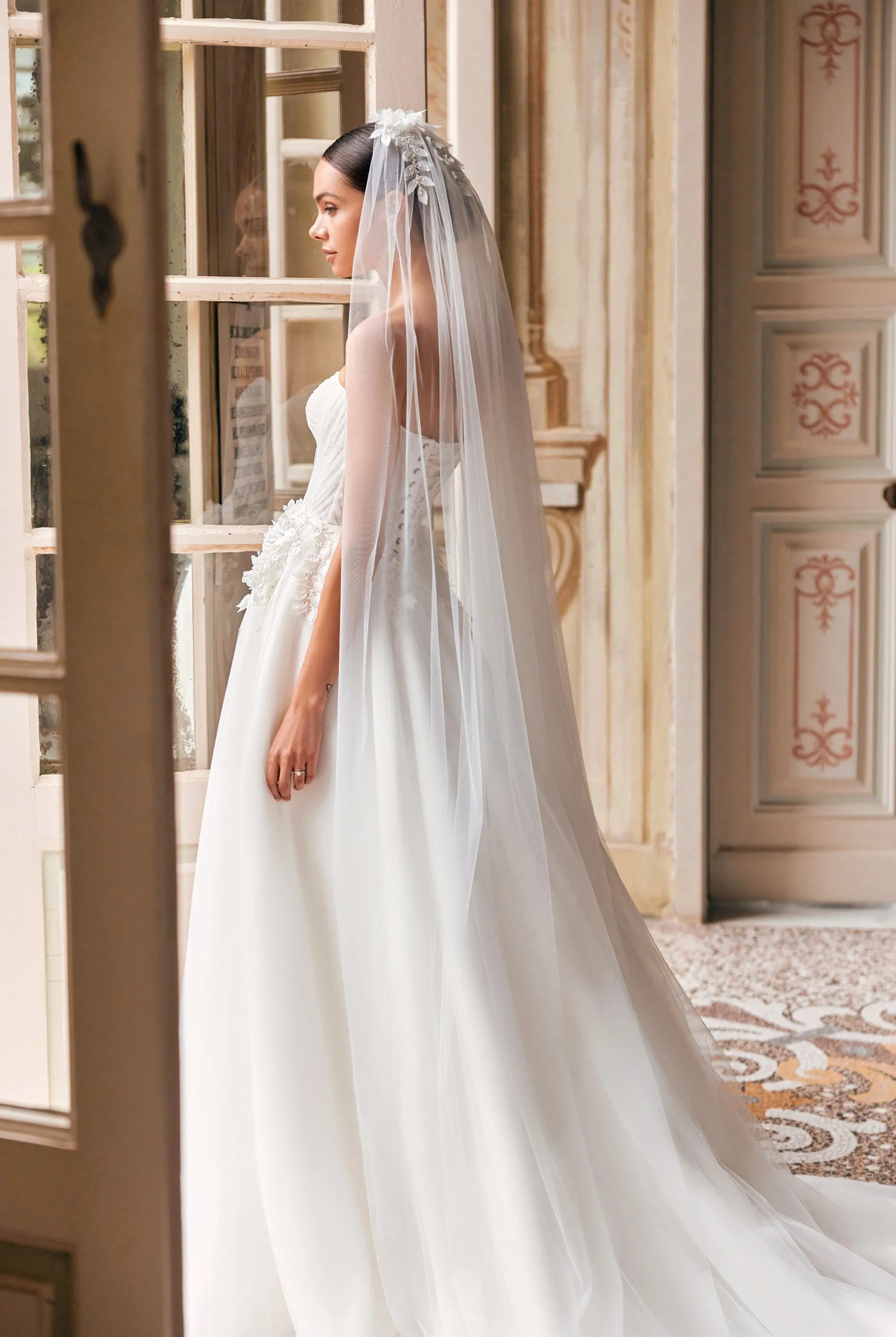 Romantic Ball Gown Sweetheart Strapless Lace-Up Back Floor-Length Wedding Dresses